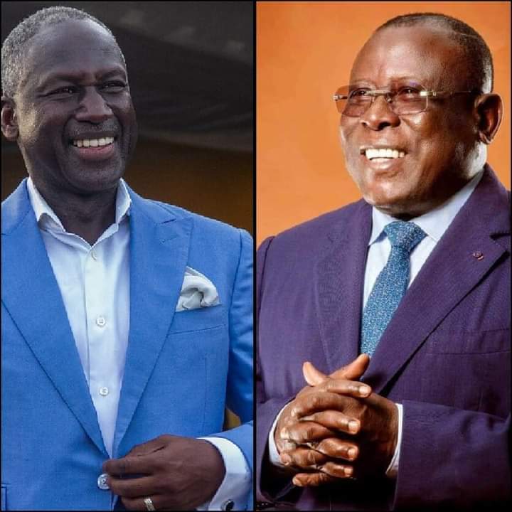 Deuxième Image de Politique. La tension entre Bictogo et Bacongo atteint des sommets alors que des dissensions politiques prennent une tournure plus personnelle. La déclaration de Bictogo souligne son refus catégorique de laisser entrer tout engin à Yopougon sans son autorisation, mettant en avant la dimension morale de cette décision. Il annonce également son intention de prendre des mesures immédiates en réquisitionnant la gendarmerie et la police pour protéger tous les quartiers, témoignant ainsi de son engagement à maintenir l'ordre. La décision d'émettre un arrêté souligne la fermeté de Bictogo, qui semble déterminé à faire respecter ses directives. L'assurance que les maisons déjà détruites seront dédommagées par le District d'Abidjan, sous certaines conditions, suggère une volonté de réparer les préjudices causés. Cette déclaration laisse entrevoir des actions proactives pour atténuer les conséquences de la situation. Cependant, la réponse de Cissé Bacongo ne se fait pas attendre. Il souligne le rôle essentiel du gouverneur du district d'Abidjan en tant que "Maire des Maires". Sa position semble indiquer que l'impact des décisions du gouverneur s'étend au-delà des frontières du district, affectant également d'autres quartiers tels que le Plateau, Adjamé, Port Bouet et Abobo. Cette réplique peut être interprétée comme une affirmation de l'autorité du gouverneur sur l'ensemble de la région. La phrase de Bacongo implique également un sentiment de responsabilité envers les différentes municipalités sous son gouvernement. Sa déclaration suggère que le gouverneur ne peut pas se désintéresser des problèmes qui sévissent dans différentes parties du district, soulignant ainsi la nécessité d'une gestion holistique de la situation. La rhétorique employée par les deux parties reflète une profonde division politique et territoriale. Les divergences entre Bictogo et Bacongo semblent aller au-delà de simples désaccords politiques, se transformant en un conflit moral et territorial. Cette escalade de tensions pourrait avoir des implications importantes pour la stabilité régionale et nécessiter une intervention plus approfondie des autorités pour résoudre les différends. En conclusion, le face-à-face entre Bictogo et Bacongo révèle des tensions croissantes au sein du district d'Abidjan. Les déclarations fortes des deux côtés soulignent des divergences profondes et la nécessité d'une intervention éclairée pour résoudre cette crise politique et morale.