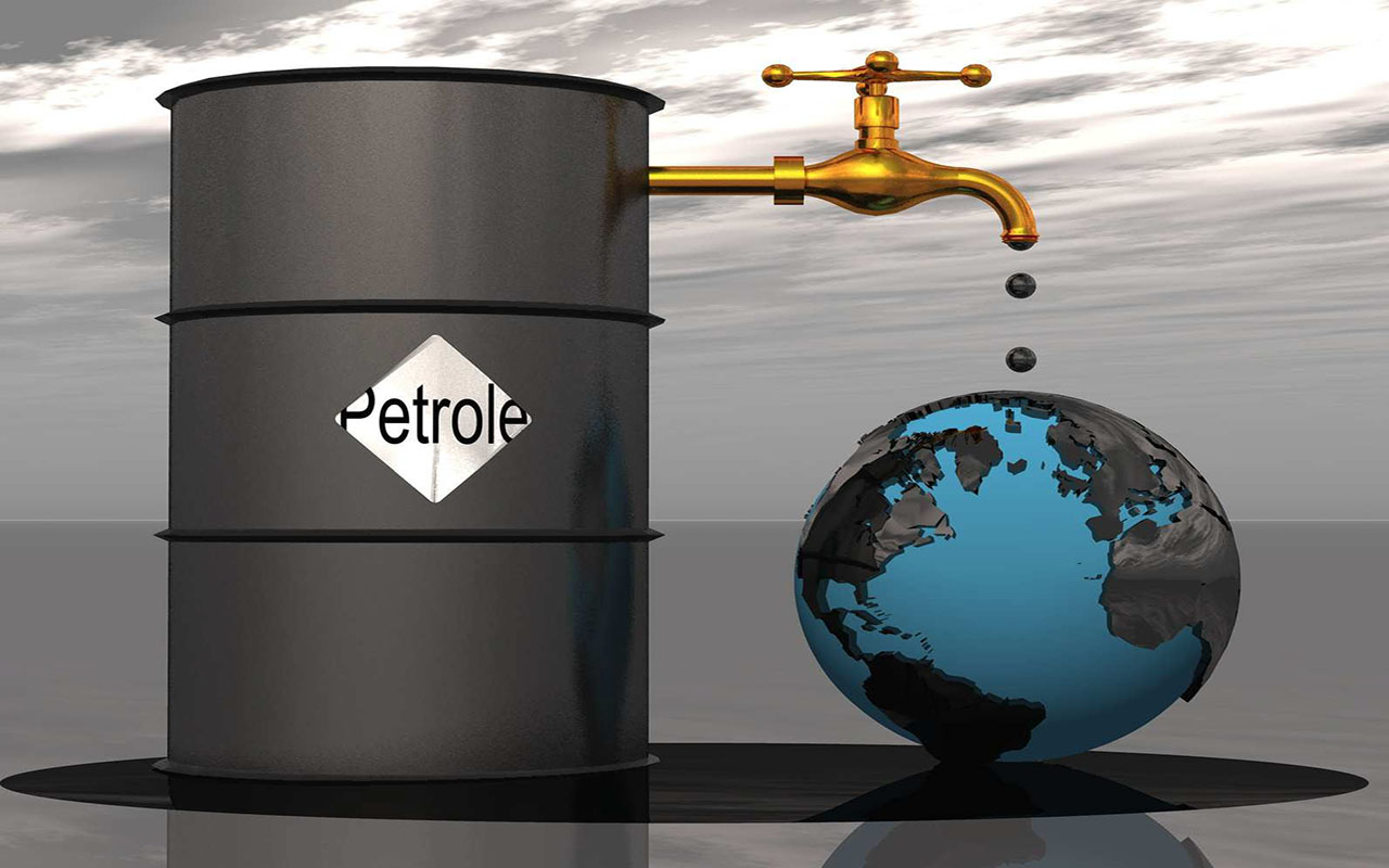 Image de Business/Investissement. Malgré sa modeste production d'hydrocarbures, la Côte d'Ivoire se distingue par un marché de distribution de produits pétroliers particulièrement florissant. En 2019, ce secteur a généré un chiffre d'affaires estimé à environ 1 600 milliards FCFA, représentant 19% du budget de l'État ivoirien pour l'année 2020. Dans cet article, nous explorerons les principaux acteurs de ce marché et son impact sur l'économie nationale. Les Géants du Secteur Parmi les quelque 200 entreprises opérant dans la distribution de produits pétroliers en Côte d'Ivoire, dix se sont démarquées en 2019 en se partageant 95% du marché, soit 1 498 milliards FCFA. En tête de ce classement se trouve la filiale ivoirienne de Total, leader incontesté avec un chiffre d'affaires de 453 milliards FCFA. Ses 180 stations-service réparties à travers le pays en font un acteur majeur de la distribution de carburant. En deuxième position, nous retrouvons Vivo Energy, distributeur des produits Shell, qui a réalisé un chiffre d'affaires de 354 milliards FCFA grâce à ses 170 stations-service. Enfin, PETROCI, la société nationale pétrolière, clôture le trio de tête avec un chiffre d'affaires de 268 milliards FCFA. Les Acteurs Locaux qui Montent Bien que les entreprises étrangères dominent ce classement, des acteurs locaux commencent à se faire remarquer. Petro Ivoire, dirigée par Mathieu Kadio-Morokro, se classe cinquième avec un chiffre d'affaires de 124 milliards FCFA. Cette success story a inspiré de jeunes entrepreneurs qui ont également réalisé des performances remarquables en 2019, notamment Essenci, SIFO Energie CI et Gas & oil. Les Marchés Régionaux La répartition de la consommation de produits pétroliers en Côte d'Ivoire montre une forte concentration dans certaines régions. Le district d'Abidjan, avec plus de 30% des stations-service, représente plus de la moitié de la consommation totale de carburant du pays, suivie des régions du Poro et du Tonkpi. Quant au gaz butane, il reste très prisé dans le district d'Abidjan, où il représente plus de la moitié de la consommation nationale. Perspectives et Défis Malgré la croissance continue du marché de la distribution de produits pétroliers en Côte d'Ivoire, plusieurs défis persistent. La concurrence accrue, les fluctuations des prix des hydrocarbures sur le marché international et les préoccupations environnementales sont autant de facteurs qui influencent ce secteur vital de l'économie ivoirienne. En conclusion, le marché de la distribution de produits pétroliers en Côte d'Ivoire joue un rôle crucial dans l'économie nationale, contribuant de manière significative au PIB et à l'emploi. Alors que le secteur continue de croître, il est essentiel de promouvoir une concurrence équitable et de mettre en place des politiques visant à assurer la durabilité environnementale de cette industrie stratégique. Face aux évolutions du marché mondial des hydrocarbures et aux impératifs environnementaux, quelles stratégies devrait adopter la Côte d'Ivoire pour garantir la pérennité et la compétitivité de son secteur de distribution de produits pétroliers ?