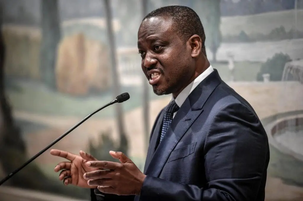 Image de Politique. Le sujet en question concerne l'affaire d'écoutes téléphoniques impliquant Soro Guillaume, président de l'Assemblée Nationale de Côte d'Ivoire, ainsi que son ami, le ministre Hamed Bakayoko. Je souhaite partager avec vous mes réflexions sur cette affaire et vous encourager à participer à la discussion. Le Contexte : Une Affaire Qui Trouble L'affaire d'écoutes téléphoniques impliquant Soro Guillaume a fait grand bruit en 2015, et ses répercussions continuent de susciter des interrogations et des inquiétudes. Les preuves récentes semblent pointer du doigt notre honorable président de l'Assemblée Nationale, ainsi que son ami proche, le ministre Hamed Bakayoko. Cette situation soulève des questions importantes sur la transparence et l'intégrité de nos dirigeants, ainsi que sur les limites de la surveillance et de la protection de la vie privée. Soro Guillaume se retrouve désormais submergé par une série de problèmes qui semblent s'aggraver de jour en jour. Cette affaire d'écoutes téléphoniques jette une ombre sur sa réputation et soulève des doutes quant à sa conduite en tant que figure politique de premier plan. Les implications de son ami, le ministre Hamed Bakayoko, ajoutent une dimension supplémentaire à cette affaire déjà complexe. Alors que nous attendons de nouvelles informations pour éclaircir cette affaire, il est important de se demander quelle sera l'issue pour Soro Guillaume et les autres personnes impliquées. À la Recherche de la Vérité : L'Importance de la Transparence et de la Justice Dans une affaire aussi délicate et controversée, il est crucial de rechercher la vérité avec objectivité et intégrité. La transparence et la justice doivent prévaloir pour garantir que toute personne impliquée soit traitée équitablement et que la lumière soit faite sur les circonstances entourant ces écoutes téléphoniques présumées. En tant que citoyens engagés, nous avons le devoir de surveiller de près le déroulement de cette affaire et de demander des comptes à nos dirigeants. Maintenant que j'ai partagé mes réflexions sur cette affaire d'écoutes téléphoniques impliquant Soro Guillaume, j'aimerais entendre vos opinions et questions. Que pensez-vous de cette affaire ? Avez-vous des préoccupations particulières quant à la conduite de nos dirigeants ? Quelles sont vos attentes pour l'avenir de cette affaire ? N'hésitez pas à partager vos réflexions dans les commentaires ci-dessous. Votre contribution est essentielle pour approfondir notre compréhension de cette affaire et explorer les différentes perspectives qui la sous-tendent. En conclusion, l'affaire d'écoutes téléphoniques impliquant Soro Guillaume et d'autres personnalités politiques soulève des questions importantes sur la gouvernance, la transparence et la responsabilité. En poursuivant nos échanges et en restant informés sur les développements de cette affaire, nous pouvons contribuer à promouvoir la justice et l'intégrité dans notre société. Je vous remercie par avance pour votre participation à cette discussion et j'ai hâte de lire vos réflexions et vos contributions. Amicalement, [Votre Nom]