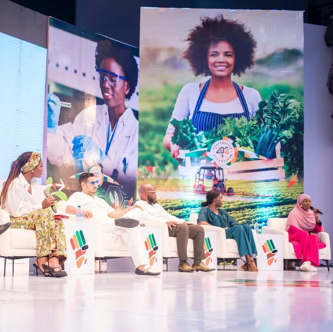 Troisième Image de Célébrités. Konnie Touré, une figure éminente de la scène africaine, nous livre un récit captivant de sa participation à la deuxième édition du Bilyf Brazzaville. Cet événement de trois jours a servi de plateforme pour des débats enflammés, des panels de discussion stimulants, des ateliers interactifs et des conférences enrichissantes, tous centrés sur les défis et les opportunités liés au développement de l’Afrique. La Jeunesse Africaine : Pilier de l'Agriculture et de l'Innovation L'un des points forts de cette édition a été la mise en lumière du rôle crucial de la jeunesse africaine dans l'amélioration de la productivité agricole du continent. Les discussions ont souligné l'importance de l'implication des jeunes dans la transformation du secteur agricole, qui est vital pour la sécurité alimentaire et le développement économique de l'Afrique. Konnie Touré a brillé en tant que paneliste lors des débats sur les Industries Culturelles et Créatives (ICC) en tant que vecteur de développement social et économique. Elle a partagé des idées inspirantes sur la manière dont les ICC peuvent stimuler l'économie, favoriser l'innovation et promouvoir la diversité culturelle en Afrique. Un Hommage à Precieux Massoueme Konnie Touré exprime sa gratitude envers son frère Precieux Massoueme pour l'invitation à participer à cet événement prestigieux. Elle souligne le dynamisme et la perspicacité de Massoueme, et insiste sur l'importance de son leadership pour la jeunesse congolaise et africaine en général. Cette reconnaissance témoigne de l'impact positif des collaborations interpersonnelles dans la promotion du progrès et du développement en Afrique. Le Bilyf Brazzaville 2024 a été bien plus qu'une simple conférence. C'était une célébration de l'esprit entrepreneurial, de l'innovation et de la détermination qui animent la jeunesse africaine. Grâce à des événements tels que celui-ci, l'Afrique est sur la voie d'un avenir radieux, où la jeunesse jouera un rôle central dans la transformation socio-économique du continent.