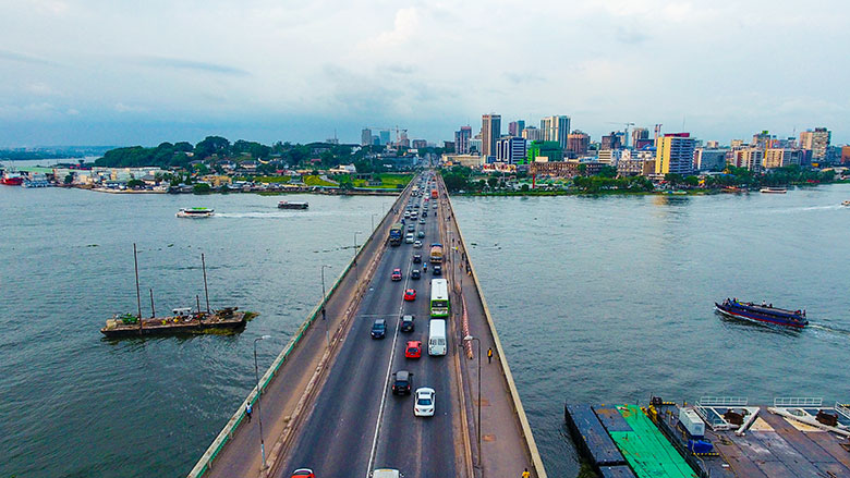 Image de Voyages. Que vous soyez un globe-trotter aguerri ou un voyageur occasionnel, planifier un voyage en Côte d'Ivoire peut susciter de nombreuses questions. Des préoccupations logistiques aux interrogations culturelles, il est normal de vouloir obtenir des réponses avant de s'envoler vers cette destination fascinante d'Afrique de l'Ouest. Heureusement, grâce à la communauté dynamique d'Ivoiriens et d'expatriés, obtenir des conseils et des réponses n'a jamais été aussi facile. La Côte d'Ivoire : Une Destination Captivante Avant de plonger dans les questions fréquemment posées, il est important de souligner la richesse et la diversité qu'offre la Côte d'Ivoire en tant que destination touristique. Des plages de sable doré aux savanes verdoyantes, en passant par les marchés animés et les vestiges historiques, ce pays regorge de trésors à découvrir. Mais avant de vous aventurer dans cette terre de contrastes, vous pourriez avoir quelques préoccupations légitimes. Heureusement, Internet offre une plateforme sans pareille pour interagir avec des personnes réelles qui vivent ou ont voyagé en Côte d'Ivoire. Des forums de voyage aux réseaux sociaux, il existe de nombreuses façons de soumettre vos questions et de recevoir des réponses directes et authentiques. Des Questions Logistiques aux Conseils Culturels Que vous soyez préoccupé par les formalités d'entrée et de sortie, les options de transport sur place ou les recommandations pour des lieux à visiter, il n'y a pas de question trop petite ou trop grande à poser. Les habitants et les expatriés sont souvent ravis de partager leurs expériences et leurs conseils pour rendre votre voyage aussi fluide et agréable que possible. En plus des aspects pratiques du voyage, comprendre la culture et les coutumes locales peut enrichir considérablement votre expérience en Côte d'Ivoire. Des conseils sur le salut approprié aux normes vestimentaires, en passant par les spécialités culinaires à ne pas manquer, la communauté locale peut fournir un aperçu précieux pour vous aider à naviguer avec aisance dans ce pays dynamique. Que vous planifiiez une aventure en solitaire, en famille ou entre amis, l'engagement avec la communauté locale peut être une ressource inestimable pour les voyageurs en quête de réponses. En posant vos questions et en échangeant avec ceux qui connaissent le mieux la Côte d'Ivoire, vous pouvez vous préparer à vivre une expérience enrichissante et mémorable dans ce joyau d'Afrique de l'Ouest. Alors, n'hésitez pas à soumettre toutes vos questions, vos doutes et vos curiosités. La communauté est là pour vous aider à préparer votre voyage et à rendre votre séjour aussi plaisant que possible.