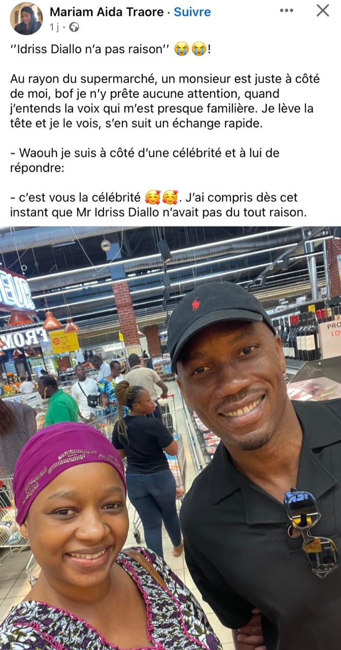 Deuxième Image de Célébrités. Une histoire touchante émerge de la Côte d'Ivoire, mettant en lumière la grandeur d'âme de Didier Drogba, l'ancien capitaine emblématique des Éléphants. Une fan de l'icône du football ivoirien a récemment partagé une expérience inoubliable qu'elle a vécue lors d'une rencontre fortuite dans un supermarché. Alors qu'elle vaquait à ses courses habituelles, cette admiratrice de Didier Drogba a été agréablement surprise de se retrouver face à son idole dans les allées du magasin. Ce moment impromptu a donné lieu à une conversation émouvante qui a profondément marqué la fan. L'Échange qui Enseigne l'Humilité Dans un récit empreint de gratitude et de respect, l'internaute relate comment Didier Drogba, malgré sa renommée mondiale, a fait preuve d'une humilité désarmante. Alors qu'elle exprimait son émerveillement d'être à côté d'une célébrité telle que lui, Drogba a humblement répliqué en lui disant qu'elle était la véritable célébrité, inversant ainsi les rôles avec une simplicité désarmante. Ce geste d'humilité de la part de Drogba a profondément touché son admiratrice, qui a partagé cette anecdote sur les réseaux sociaux. Cette histoire témoigne de la grandeur d'âme de l'ancien footballeur, qui, malgré son statut de légende vivante, reste humble et accessible. La Réaction Émue des Internautes La publication de cette admiratrice a suscité une vague d'émotions parmi les internautes, qui ont tenu à saluer la simplicité et la bienveillance de Didier Drogba. Les commentaires reflètent l'admiration et le respect profond que le public porte à l'ancien capitaine des Éléphants. Certains ont partagé leurs propres expériences, rappelant des moments où Drogba a démontré sa grandeur d'âme sur et en dehors du terrain. D'autres ont exprimé leur désir de vivre un jour une telle rencontre, tandis que certains ont souligné que la simplicité de Drogba renforce encore davantage son statut d'icône nationale. L'Héritage d'un Champion Cette anecdote poignante met en lumière l'héritage durable de Didier Drogba en tant que champion sur le terrain et en dehors. Sa modestie et son humanité continuent d'inspirer des générations de fans, rappelant que la grandeur ne réside pas seulement dans les exploits sportifs, mais aussi dans la manière dont on traite les autres. Alors que le monde du football continue d'évoluer, Didier Drogba demeure un exemple de ce que signifie être un véritable champion. Sa capacité à rester humble malgré la gloire et la renommée soulève une question essentielle : quelles leçons pouvons-nous tous tirer de l'exemple de Didier Drogba dans nos propres vies ?