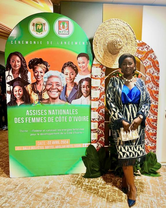 Image de Célébrités. Les assises nationales des femmes de Côte d'Ivoire ont récemment été lancées avec pour objectif de fédérer et valoriser les énergies féminines pour le développement du pays. Cette initiative, portée par la Ministre de la Femme, Madame Nassénéba Touré, a suscité un vif intérêt de la part de nombreux acteurs engagés dans la promotion des droits des femmes et des enfants, parmi lesquels se trouve la militante Eunice Zunon. Dynamiser l'engagement pour les droits des femmes et des enfants En tant que défenseure des droits des femmes et des enfants, Eunice Zunon a souligné l'importance de cette cérémonie de lancement. Elle reconnaît que pour garantir un développement durable et équitable en Côte d'Ivoire, il est essentiel de mobiliser et de valoriser les compétences et les contributions des femmes. Les assises nationales offrent ainsi une plateforme cruciale pour dynamiser l'engagement en faveur de l'autonomisation des femmes et de la protection des enfants. Le thème choisi pour ces assises, "Fédérer et valoriser les énergies féminines pour le développement de la Côte d'Ivoire", met en lumière la nécessité de reconnaître le potentiel et les talents des femmes dans tous les secteurs de la société. Il souligne également l'importance de les rassembler autour d'objectifs communs pour renforcer leur impact sur le développement économique, social et politique du pays. L'importance de l'inclusion et de la diversité Une des priorités des assises est de promouvoir l'inclusion et la diversité au sein des initiatives de développement. En effet, pour que les énergies féminines puissent pleinement contribuer au progrès de la Côte d'Ivoire, il est indispensable de créer des espaces où toutes les femmes, quel que soit leur âge, leur origine ethnique, leur statut socio-économique ou leur niveau d'éducation, se sentent représentées et soutenues. Les assises nationales des femmes ne se limitent pas à des discours et des déclarations d'intention. Elles visent également à élaborer des plans d'action concrets et à mobiliser des ressources pour mettre en œuvre des programmes efficaces qui répondent aux besoins réels des femmes et des enfants en Côte d'Ivoire. Cela pourrait inclure des initiatives visant à renforcer l'accès à l'éducation, à la santé, à l'emploi et à la participation politique des femmes. L'engagement continu : Un appel à l'action Alors que les assises nationales des femmes de Côte d'Ivoire marquent le début d'une nouvelle phase dans la lutte pour l'égalité des sexes et le bien-être des enfants, il est essentiel que cet élan soit suivi d'un engagement continu de la part de tous les acteurs concernés. Eunice Zunon, aux côtés de nombreux autres défenseurs des droits, appelle à une action collective et à une mobilisation permanente pour concrétiser les objectifs fixés lors de cette importante initiative. En conclusion, les assises nationales des femmes de Côte d'Ivoire représentent une occasion précieuse de rassembler les énergies féminines autour d'un objectif commun de développement durable et inclusif. Avec un leadership fort et un engagement soutenu, il est possible de créer un avenir meilleur pour toutes les femmes et tous les enfants de la Côte d'Ivoire.