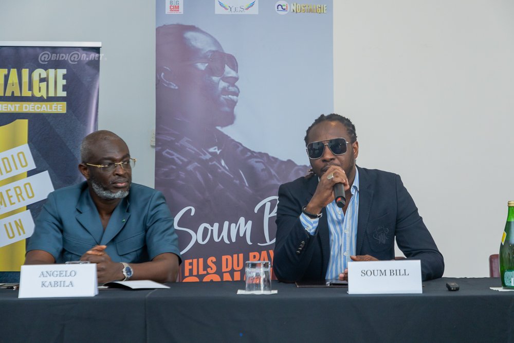 Image de Musique/Radio. Le célèbre artiste zouglouman Soum Bill, de son vrai nom Soumahoro Mamadou, réserve une soirée mémorable aux mélomanes ivoiriens. Le samedi 4 mai 2024, à partir de 20 heures, le Sofitel Abidjan Hôtel Ivoire vibrera au rythme envoûtant de sa musique. L'annonce de ce concert tant attendu a été officiellement faite par Angelo Kabila, représentant de la YES Company, lors d'une conférence de presse tenue le lundi 22 avril au même lieu. Un événement unique à ne pas manquer Pour la première fois, la salle de congrès du Sofitel Abidjan Hôtel Ivoire accueillera Soum Bill pour une prestation qui s'annonce grandiose. L'artiste, surnommé "Le fils du pays", promet un spectacle haut en couleur à ses fans, une véritable "messe du Zouglou". Soum Bill lui-même exprime toute son excitation à l'approche de cet événement historique : "Ce concert sera l’historique de ma carrière. Ça sera coloré avec beaucoup de jeunes. Nous sommes concentrés, nous préparons avec sérénité ce concert depuis plus de mois et nous sommes prêts." Au cours de cette soirée inoubliable, les fans auront l'opportunité de revivre les moments forts de la carrière de Soum Bill. Des répertoires de son premier album jusqu'à ses dernières créations, chaque morceau résonnera dans la salle, emportant le public dans un voyage musical plein d'émotions et de souvenirs. Un engagement envers le public Les organisateurs tiennent à rassurer le public sur le bon déroulement de l'événement. Le concert débutera à l'heure prévue et toutes les mesures de sécurité seront mises en place pour garantir le bien-être des spectateurs. Ainsi, chacun pourra profiter pleinement de cette expérience unique et partager des moments de joie et de communion avec l'artiste et les autres fans présents. Ce concert de Soum Bill ne se limite pas à une simple représentation musicale ; il incarne également la richesse et la diversité de la culture ivoirienne. En rassemblant des fans de tous âges et de tous horizons, cet événement devient un véritable symbole de l'unité et de la passion partagée pour la musique et les valeurs culturelles du pays. Quels autres artistes ou événements musicaux pourraient contribuer à dynamiser la scène culturelle en Côte d'Ivoire ?