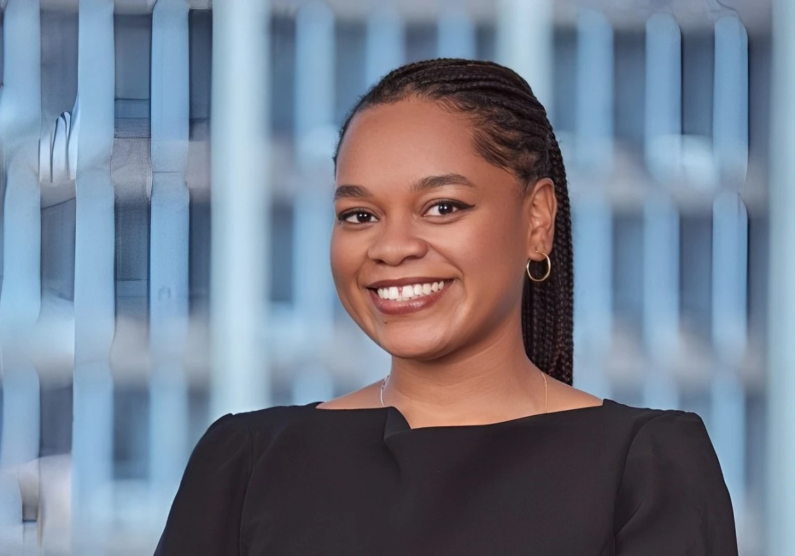 Image de Célébrités. Oriane A. Canfrin, Directrice Marketing et Communications d'Ecobank Côte d'Ivoire, a été choisie pour faire partie du jury du Festival Cannes Lions 2024, l'un des événements les plus prestigieux de l'industrie de la communication et de la publicité.expand_more Cette nomination récompense son expertise, son leadership et son engagement pour l'innovation, et positionne la Côte d'Ivoire et l'Afrique de l'Ouest francophone sur la scène internationale de la créativité. Une carrière fulgurante Diplômée d'écoles de commerce et de communication reconnues, Oriane Canfrin a débuté sa carrière chez Unilever, où elle a rapidement brillé par sa créativité et son sens du marketing.exclamation Elle a notamment contribué au succès de la campagne de la Journée mondiale du lavage des mains, récompensée par un prix international.exclamation En 2018, elle rejoint Ecobank Côte d'Ivoire, où elle met son expertise au service du développement de la banque panafricaine.expand_more Sous sa direction, l'entreprise a mené des campagnes innovantes et percutantes, renforçant sa visibilité et sa présence sur le marché. Son leadership dynamique et sa vision stratégique ont contribué à faire d'Ecobank Côte d'Ivoire un acteur majeur du secteur bancaire en Afrique de l'Ouest. Au-delà de ses fonctions chez Ecobank, Oriane Canfrin s'implique activement dans la promotion de l'innovation et de la créativité en Afrique. Elle est notamment membre du conseil d'administration de plusieurs organisations dédiées à l'entrepreneuriat et au développement des talents. Sa nomination au jury du Festival Cannes Lions est une reconnaissance de son engagement et de son expertise. Elle aura l'opportunité de sélectionner les meilleures campagnes créatives du monde entier et de contribuer à définir les nouvelles tendances de l'industrie. Un tremplin pour la Côte d'Ivoire et l'Afrique de l'Ouest francophone La présence d'Oriane Canfrin au sein du jury du Festival Cannes Lions est une formidable opportunité pour la Côte d'Ivoire et l'Afrique de l'Ouest francophone. Elle permettra de mettre en lumière la richesse et la diversité de la créativité dans cette région du monde, et de démontrer le potentiel immense des talents africains. La nomination d'Oriane Canfrin est un symbole fort de l'émergence de l'Afrique sur la scène internationale de la communication et de la publicité.exclamation Que peut-on espérer de cette nouvelle génération de talents africains ? Comment peuvent-ils contribuer à redéfinir les normes de l'industrie créative et à façonner l'avenir de la communication ? La nomination d'Oriane A. Canfrin au jury du Festival Cannes Lions 2024 est une nouvelle étape importante dans sa carrière fulgurante. C'est également une reconnaissance pour la Côte d'Ivoire et l'Afrique de l'Ouest francophone, qui se positionnent comme des acteurs incontournables de l'industrie créative mondiale.