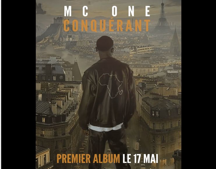 Image de Musique/Radio. Après une longue attente, les fans du rappeur ivoirien MC One peuvent enfin se réjouir. L'ancien protégé de DJ Kedjevara fait son grand retour sur la scène musicale avec un nouvel album intitulé "Conquérant". Après avoir signé avec Sony Music Entertainment Africa, MC One était resté discret pendant un certain temps, laissant ses fans impatients de découvrir sa nouvelle production musicale. Cependant, la déception a été dissipée avec l'annonce officielle de son retour et la sortie imminente de son nouvel album. MC One annonce enfin son retour avec un nouvel album Depuis sa séparation avec DJ Kedjevara et son intégration chez Sony Music Entertainment Africa, MC One avait suscité beaucoup d'expectatives quant à son prochain projet musical. Les fans qui avaient vu en lui un potentiel artistique prometteur depuis ses débuts avec 18 Avril Production étaient impatients de voir son évolution et sa progression dans l'industrie musicale. Toutefois, les années se sont écoulées sans qu'aucune nouvelle production ne voie le jour, laissant présager une pause prolongée ou un retrait de la scène. La situation a également suscité la colère et la déception chez son ancien mentor, DJ Kedjevara, qui avait joué un rôle clé dans le lancement de sa carrière. DJ Kedjevara a publiquement exprimé sa frustration et a même encouragé MC One à revenir à son ancienne maison de production. Mais aujourd'hui, les choses semblent prendre une tournure positive. Le retour tant attendu de MC One C'est avec une grande joie et un soulagement palpable que MC One a annoncé son grand retour sur la scène du Hip-Hop. Il a partagé la nouvelle avec ses fans sur sa page Facebook, dévoilant en même temps un extrait de 21 secondes de son nouvel album. Dans cet extrait, on peut entendre la voix de la chanteuse française Zaho, ce qui laisse présager une collaboration prometteuse. MC One a également révélé la date officielle de sortie de l'album, fixée au vendredi 17 mai 2024, sur toutes les plateformes de streaming. L'annonce a été accueillie avec enthousiasme par les fans et les artistes qui ont exprimé leur soutien et leurs félicitations à MC One. Les commentaires sur sa publication Facebook reflètent l'excitation et l'anticipation autour de ce nouvel album. Des messages tels que "Ça c'est bon ! Force à toi !" et "Félicitations et bonne chance pour l'album !" témoignent de l'engouement suscité par le retour de MC One. Dans son message, MC One a également révélé quelques-unes des collaborations qui figureront sur son nouvel album. Il a eu l'opportunité de travailler avec des artistes renommés de la scène musicale française tels que Zaho, Soprano, Jok'Air, Oxlade et Black M. Ces featurings promettent d'apporter une diversité musicale et des sonorités uniques à l'album "Conquérant". Les fans sont impatients de découvrir les résultats de ces collaborations et de voir comment MC One a évolué artistiquement. Lancement officiel de l'album Selon une source fiable, la présentation officielle de l'album "Conquérant" aura lieu le vendredi 17 mai dans les locaux de Sony Music Entertainment Africa, situés à la Riviera-Golfe dans la commune de Cocody. Cet événement marquera le retour officiel de MC One sur la scène musicale ivoirienne et constituera une occasion pour les fans et les médias de découvrir en exclusivité les morceaux de l'album. Le retour de MC One avec l'album "Conquérant" ouvre de nouvelles perspectives pour sa carrière musicale. Après une période de silence, le rappeur ivoirien a l'occasion de se réaffirmer et de montrer sa créativité à travers ce nouvel opus. Les collaborations prestigieuses avec des artistes français renommés témoignent de la reconnaissance de son talent au-delà des frontières de la Côte d'Ivoire. Les attentes sont élevées et les fans espèrent que cet album marquera une nouvelle étape dans la carrière de MC One. En conclusion, le retour de MC One avec l'album "Conquérant" suscite une grande excitation parmi ses fans. Après une longue attente, le rappeur ivoirien est prêt à regagner la scène musicale avec de nouvelles sonorités et des collaborations prestigieuses. L'annonce de la date de sortie de l'album et la présentation officielle à venir créent une anticipation croissante. Les questions demeurent : quel sera l'impact de cet album sur la carrière de MC One ? Répondra-t-il aux attentes des fans ? Seul l'avenir nous le dira. Quelles sont vos attentes concernant le nouvel album de MC One, "Conquérant"?