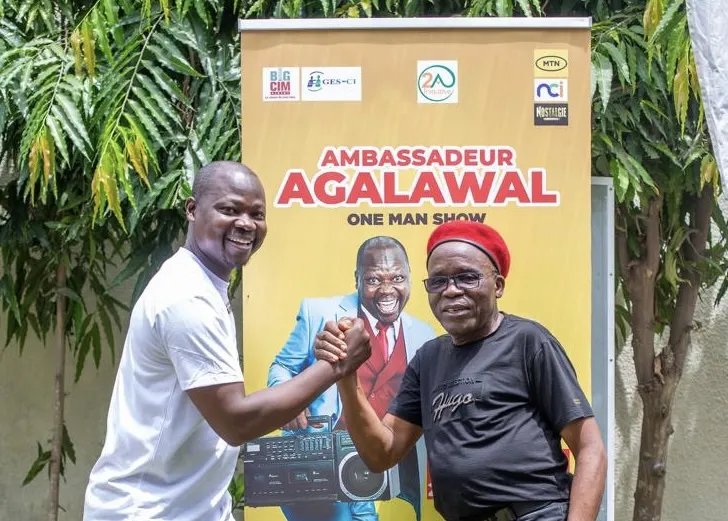 Deuxième Image de Événements/Sorties. L'humoriste Agalawal, ambassadeur de l'humour ivoirien, a lancé ce mardi 14 mai 2024 son nouveau one man show intitulé "La Fête à l'Ambassade". Ce spectacle, qui aura lieu le 8 juin prochain au Sofitel Hôtel Ivoire, promet d'être une soirée inoubliable, riche en originalité et en exclusivités. Un Nouveau Défi pour Agalawal Après son dernier spectacle de 2023, "Je déménage", Agalawal se lance dans un nouveau défi avec "La Fête à l'Ambassade". Ce one man show marque un tournant dans la carrière de l'humoriste, qui quitte le Palais de la Culture de Treichville pour s'installer dans un nouveau local de spectacle. Selon Kra Kobenan Ignace, ce spectacle sera une sorte de pendaison de crémaillère pour ce nouveau local. Lors de la conférence de presse de lancement, Agalawal a refusé de dévoiler les thèmes qui seront abordés lors de son spectacle. Cependant, il n'a pas exclu l'idée d'une satire sur les faits sociaux d'actualité, tels que le déguerpissement ou l'augmentation des factures d'électricité. "Je laisse l'exclusivité à la surprise le jour du spectacle", a-t-il répondu à la question d'un journaliste. Agalawal s'est opposé frontalement à la pratique de certains humoristes qui proposent des blagues déjà virales sur les réseaux sociaux. Il a promis et réitéré que le public aura droit à de l'originalité, de la recherche et des exclusivités. "Pour ceux qui me suivent depuis des années, ils savent que je ne fais jamais du réchauffé, c'est d'ailleurs quelque chose que je n'encourage pas dans le milieu. Nous faisons beaucoup de recherches pour offrir à notre public des spectacles originaux", a-t-il déclaré. Un Événement Attendu Le lancement de ce one man show a été accompagné par la grande famille des humoristes de Côte d'Ivoire, avec la légende Gohou Michel à la table des séances. Agalawal était également entouré de ses partenaires, le ministère de la Culture et de la Francophonie, sa famille de Bondoukou avec le maire de ladite localité, et son parrain, le ministre des Transports représenté. Tous ont lancé la mobilisation autour de ce spectacle, qui se veut riche en exclusivités. Avec "La Fête à l'Ambassade", Agalawal prouve une fois encore qu'il est l'un des leaders de l'humour ivoirien. Mais quels sont les défis à relever pour que l'humour ivoirien continue de se développer et de se renouveler? Comment les humoristes ivoiriens vont-ils répondre aux attentes du public et offrir des spectacles originaux et exclusifs? La Côte d'Ivoire est-elle prête à devenir un hub de l'humour africain?