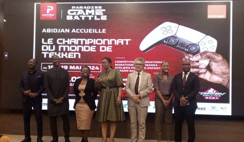 Image de Jeux Vidéo. Abidjan, capitale effervescente de la Côte d'Ivoire, devient le centre névralgique du monde du gaming les 18 et 19 mai 2024, avec la tenue du Paradise Games Battle. Ce tournoi international de jeux vidéo, notamment le Tekken World Tour, réunit près d'une centaine de compétiteurs passionnés. Cette initiative, saluée par les autorités, promet non seulement une expérience immersive pour les participants, mais également des retombées économiques et culturelles significatives pour le pays. Une Opportunité Économique et Culturelle Isabelle Anoh, représentant le ministère du Tourisme et des Loisirs, souligne l'importance de telles initiatives pour l'économie ivoirienne. Le Paradise Games Battle positionne Abidjan comme une destination phare pour les événements de loisirs numériques, renforçant ainsi l'attractivité et le rayonnement international du pays. Ces compétitions rassemblent un public diversifié, favorisant une dynamique sociale et économique positive. Les compétiteurs, venus de différents pays africains et européens, convergent vers Abidjan pour participer au Tekken World Tour. Cette diversité témoigne de l'attrait mondial des tournois de jeux vidéo. L'initiateur du projet, Sidick Bakayoko, exprime sa vision d'un avenir prometteur pour l'industrie du gaming en Côte d'Ivoire, nourrie par le potentiel de développement que représente cette compétition. Un Programme Enrichissant Outre les tournois de jeux vidéo, le Paradise Games Battle propose un éventail d'activités captivantes. Ateliers, panels, concours de danse, défilés, animations et projections cinématographiques viennent agrémenter cet événement sur deux jours. Cette diversité d'activités vise à offrir une expérience immersive et enrichissante pour tous les participants et spectateurs présents. Le Paradise Games Battle symbolise bien plus qu'un simple tournoi de jeux vidéo. Il incarne l'émergence d'Abidjan en tant que hub international du gaming et l'essor d'une nouvelle industrie culturelle en Côte d'Ivoire. Au-delà des compétitions, cet événement célèbre la passion, la créativité et la diversité qui caractérisent la communauté mondiale du gaming. Alors, quels nouveaux horizons cette initiative ouvrira-t-elle pour le développement du gaming en Côte d'Ivoire et en Afrique ?