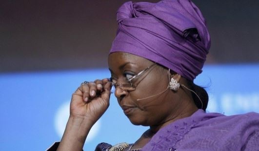 Image de Affaires Etrangères. Pour ceux qui ne la connaissent pas, cette dame a été ministre du pétrole sous Goodluck Jonathan, son nom c'est Dieazani Alison-Madueke. elle a été arrêté en compagnie de 4 autres personnes dans le cadre d’une enquête britannique sur des soupçons de corruption et de blanchiment d’argent. Ancienne directrice de la branche Pétrole chez Shell Nigeria, plusieurs controverses éclatent au grand jour sous sa gestion. Des cabinets indépendants font état de trous financiers dans les comptes fédéraux. Des dizaines de milliards d’euros liés aux recette du pétrole manquent à l’appel. De nombreuses personnes saluent cette arrestation quand on sait combien de fois cette dame a été impliquée dans des affaires similaires et s'en est toujours tirée avec le soutien du président Jonathan. Pour ces personnes , il était temps de mettre fin aux agissements de cette dame. Mais qu'en pensez-vous? Pourquoi est-ce que les autorités ne l'ont pas arrêté avant et qu'il a fallu Londres?