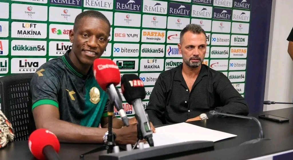 Image de Football. Après une saison difficile à Gaziantep FK en Süper Lig, Max-Alain Gradel, l'ex-capitaine emblématique des Éléphants de Côte d'Ivoire, se lance dans une nouvelle aventure en deuxième division turque. Fort de ses 113 sélections avec l'équipe nationale ivoirienne, Gradel aborde ce défi avec l'objectif de redorer son blason et de prouver qu'il reste un compétiteur acharné. Un Bilan de la Saison 2023-2024 La saison 2023-2024 à Gaziantep FK a été marquée par des hauts et des bas pour Max-Alain Gradel. L'équipe a connu des moments difficiles, et le joueur lui-même n'a pas été épargné par les critiques. Malgré son expérience et son talent, Gradel n'a pas pu empêcher Gaziantep FK de lutter pour rester compétitif dans l'élite du football turc. Ces défis ont conduit à sa décision de se relancer en deuxième division, cherchant ainsi à retrouver son meilleur niveau. Ce nouveau chapitre en deuxième division turque représente une opportunité cruciale pour Gradel. Il souhaite démontrer qu'il possède encore la détermination et la capacité de contribuer de manière significative à son nouveau club. "Je suis ici pour prouver que je peux encore faire la différence sur le terrain," a-t-il déclaré lors de sa présentation officielle. Sa motivation est palpable, et ses fans espèrent qu'il pourra retrouver la forme qui l'a rendu célèbre. La carrière de Max-Alain Gradel a été jalonnée de moments de gloire et de défis. De ses débuts prometteurs à Leicester City et Leeds United en Angleterre, à ses exploits en Ligue 1 française avec Saint-Étienne et Toulouse, Gradel a toujours su se distinguer par son talent et sa combativité. Son passage en Süper Lig turque avec Sivasspor et Gaziantep FK a confirmé sa capacité à s'adapter et à performer dans des environnements variés. L'Impact Attendu sur le Nouveau Club Les attentes sont élevées pour Gradel dans son nouveau club. Ses compétences en tant qu'ailier, son expérience internationale et sa capacité à marquer des buts seront des atouts précieux pour l'équipe. Le club espère que son arrivée apportera non seulement des performances individuelles de haut niveau mais aussi un leadership inspirant pour les jeunes joueurs de l'équipe. "Max-Alain Gradel est un joueur qui peut changer la dynamique d'un match à lui seul," a commenté l'entraîneur du club. Les fans de Gradel, tant en Côte d'Ivoire qu'à travers le monde, suivront de près cette nouvelle étape de sa carrière. Le joueur a toujours pu compter sur un soutien massif de ses supporters, et cette nouvelle aventure ne fait pas exception. Les réseaux sociaux sont déjà en effervescence, avec des messages de soutien et d'encouragement pour l'ex-capitaine des Éléphants. Alors que Max-Alain Gradel s'apprête à relever ce nouveau défi en deuxième division turque, une question persiste : pourra-t-il retrouver son niveau d'antan et mener son nouveau club vers des sommets inédits ? Les prochains mois seront décisifs, et les performances de Gradel seront scrutées de près par les amateurs de football. Cette aventure pourrait bien être le tremplin dont il a besoin pour prouver une fois de plus qu'il est un joueur d'exception.