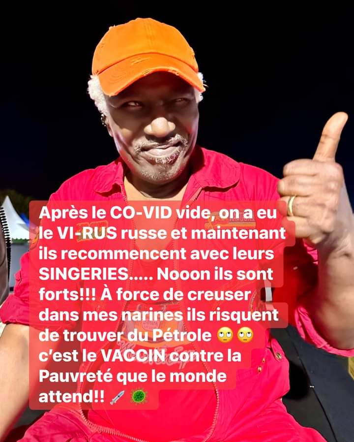 Image de Célébrités. Superstar incontestée du reggae ivoirien, Alpha Blondy s'est récemment exprimé sur la crise sanitaire qui frappe la Côte d'Ivoire et bien d'autres nations africaines. En utilisant son influence et son art de la satire, le musicien a appelé à une prise de conscience accrue des autorités sur la lutte contre la pauvreté, qu'il considère comme un problème tout aussi urgent que les épidémies. À travers des déclarations poignantes, Alpha Blondy met en lumière les contradictions et les défis auxquels le continent africain est confronté, suscitant ainsi un débat essentiel sur la gestion des crises sanitaires et sociales. Alpha Blondy et le jeu de mots mordant Ce vendredi 23 août 2024, Alpha Blondy, figure emblématique du reggae africain, a partagé sur ses réseaux sociaux une réflexion teintée d'ironie sur les crises sanitaires qui se multiplient en Afrique. Avec son style unique et percutant, il a commenté les récentes épidémies qui sévissent sur le continent. « Après le Co-Vid vide, on a eu le Vi-Rus russe et maintenant, ils recommencent avec leurs singeries ! », a-t-il écrit, faisant référence à la variole du singe, également connue sous le nom de Mpox, qui a récemment fait son apparition en Côte d'Ivoire. Alpha Blondy, connu pour son franc-parler, n'a pas mâché ses mots pour dénoncer ce qu'il perçoit comme une focalisation excessive sur les nouvelles épidémies au détriment d'une problématique tout aussi cruciale : la pauvreté. En utilisant une métaphore saisissante, il a ajouté : « Nooon, ils sont forts ! À force de creuser dans mes narines, à la fin, ils risquent de trouver du pétrole. C’est le vaccin contre la pauvreté que le monde attend. » Les propos d’Alpha Blondy, bien que satiriques, reflètent une réalité alarmante : l’Afrique continue de faire face à de multiples crises sanitaires tout en étant accablée par des taux de pauvreté élevés. La variole du singe, ou Mpox, est l'une des nombreuses maladies qui affligent le continent. Endémique en Afrique centrale et de l'Ouest, le Mpox a récemment pris de l'ampleur en Côte d'Ivoire, mettant en lumière l'urgence de renforcer les infrastructures sanitaires et de promouvoir l'accès aux soins de santé. Les statistiques montrent une augmentation inquiétante des cas de Mpox. Selon les données récentes, la République démocratique du Congo (RDC) est particulièrement touchée, avec 96 % des cas et 97 % des décès enregistrés sur le continent. Depuis 2022, le nombre de cas n'a cessé de croître, passant de 7 146 cas à plus de 18 000 en 2024, avec une propagation rapide dans au moins 12 pays africains. Cette situation illustre non seulement la vulnérabilité de la région face aux maladies infectieuses mais aussi l'inefficacité des mesures de prévention et de contrôle. Un appel à l'action contre la pauvreté Au-delà de son ton ironique, le message d'Alpha Blondy est un appel à l'action. En dénonçant la focalisation des autorités sur les épidémies, il exhorte les dirigeants à ne pas oublier le fléau de la pauvreté, qui reste l'un des principaux défis de l'Afrique. « C’est le vaccin contre la pauvreté que le monde attend », insiste-t-il, suggérant que les efforts pour éradiquer la misère pourraient avoir un impact aussi significatif que ceux déployés contre les épidémies. La pauvreté, exacerbée par les crises économiques et politiques, demeure une réalité pour de nombreux Africains. En Côte d'Ivoire, malgré une croissance économique soutenue, les disparités sociales et économiques restent marquées, avec une grande partie de la population vivant encore sous le seuil de pauvreté. Cette situation aggrave les effets des crises sanitaires, les populations défavorisées étant souvent les plus touchées par les épidémies en raison de leur accès limité aux soins de santé et à une nutrition adéquate. Les propos d’Alpha Blondy soulignent l'importance d'une approche globale dans la gestion des crises en Afrique. Les autorités ivoiriennes et africaines sont confrontées à un défi de taille : comment équilibrer la réponse aux urgences sanitaires tout en s'attaquant aux causes profondes de la pauvreté ? Cette question est d'autant plus pressante dans un contexte où les ressources financières et humaines sont limitées. La pandémie de COVID-19 a révélé les failles des systèmes de santé africains, mais elle a également mis en lumière la résilience des populations et la nécessité de repenser les politiques publiques. Investir dans la santé publique et l'éducation, améliorer les infrastructures de base, et promouvoir une croissance économique inclusive sont autant de mesures essentielles pour renforcer la résilience des sociétés africaines face aux crises futures. L'impact des crises sanitaires sur la population Les crises sanitaires comme celle du Mpox ont des conséquences dévastatrices non seulement sur la santé des populations mais aussi sur le plan économique et social. Les épidémies entraînent souvent des restrictions de déplacement, des fermetures d'entreprises, et une baisse de la productivité, aggravant ainsi la précarité économique. Les pays africains, déjà fragilisés par des années de conflits et de mauvaise gouvernance, voient leurs progrès économiques ralentir, voire régresser, à cause de ces crises récurrentes. De plus, les crises sanitaires exacerbent les inégalités existantes. Les populations vulnérables, telles que les femmes, les enfants, et les personnes âgées, sont souvent les plus affectées. En Côte d'Ivoire, comme dans de nombreux pays africains, l'accès aux soins de santé est inégal, les zones rurales étant particulièrement désavantagées. Cette situation nécessite une réponse urgente et coordonnée des autorités pour garantir que tous les citoyens, indépendamment de leur lieu de résidence ou de leur statut socio-économique, aient accès aux soins nécessaires. Pour répondre efficacement aux crises sanitaires et à la pauvreté, les gouvernements africains doivent adopter une approche plus inclusive et intégrée. Cela implique non seulement de renforcer les systèmes de santé mais aussi d'investir dans des programmes de développement durable qui ciblent les causes profondes de la pauvreté et des inégalités. Une telle stratégie nécessiterait une collaboration étroite entre les gouvernements, les organisations internationales, les entreprises privées et la société civile. Les commentaires d'Alpha Blondy résonnent comme un rappel de l'urgence d'une action collective. En tant qu'artiste engagé, il utilise sa plateforme pour appeler à un changement de paradigme, soulignant que la santé et la prospérité des populations africaines ne peuvent être garanties sans une lutte acharnée contre la pauvreté. Ses mots invitent à réfléchir sur la manière dont les ressources mondiales peuvent être mieux mobilisées pour soutenir les pays africains dans leurs efforts de développement. Les déclarations d'Alpha Blondy ont suscité de nombreux débats sur les réseaux sociaux et dans les médias. Beaucoup voient dans ses paroles une critique légitime des politiques actuelles, tandis que d'autres estiment que ses propos manquent de nuance et ne tiennent pas compte des efforts déployés par les autorités pour gérer les crises sanitaires. Néanmoins, la question fondamentale reste posée : comment les pays africains peuvent-ils naviguer entre la gestion des urgences sanitaires et la lutte contre la pauvreté ? Quels modèles de développement pourraient permettre de garantir à la fois la santé et la prospérité des populations ? Et surtout, quel rôle les artistes et les figures publiques peuvent-ils jouer pour influencer les politiques et sensibiliser l'opinion publique à ces enjeux cruciaux ?