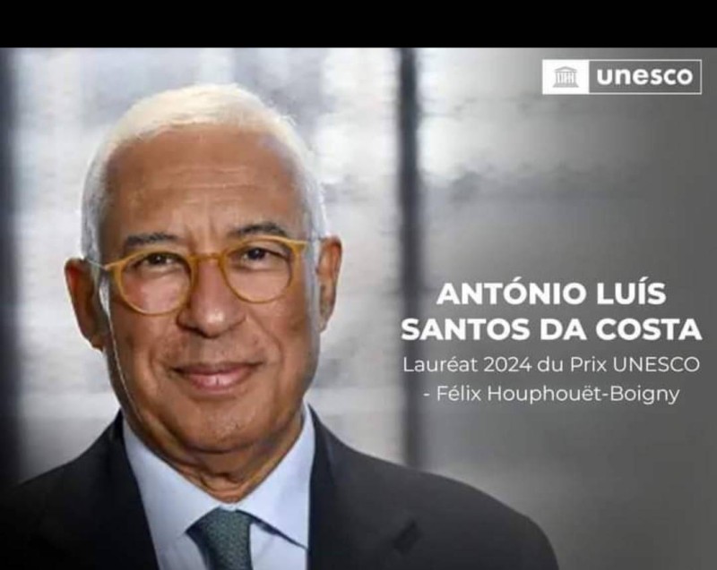 Image de Politique. Le Prix Unesco Félix Houphouët-Boigny pour la recherche de la paix a cette année couronné António Luís Santos da Costa, ancien Premier ministre du Portugal et futur président du Conseil européen. Cette distinction prestigieuse vient récompenser son engagement constant et déterminé en faveur de la paix et du dialogue international. Alors que le monde traverse une période marquée par des tensions croissantes et des fractures multiples, l’attribution de ce prix met en exergue l’importance de la collaboration et du multilatéralisme comme voie de salut pour relever les défis globaux. António Costa : un engagement pour la paix au service de l'humanité António Costa, ancien Premier ministre du Portugal, a été distingué cette année par le Prix Unesco Félix Houphouët-Boigny pour son engagement sans relâche en faveur de la paix et son soutien aux pays en développement. Le choix de Costa n’est pas surprenant pour ceux qui ont suivi sa trajectoire politique : un homme qui, tout au long de sa carrière, a su faire du dialogue et de la coopération internationale les fondements de son action publique. Michel Camdessus, vice-président du jury et ancien directeur général du Fonds Monétaire International (FMI), a justifié ce choix en soulignant la persistance avec laquelle António Costa a intégré la promotion de la paix dans ses actions politiques. « Dans un monde en proie à la fragmentation et aux défis globaux, il est crucial d'avoir des dirigeants déterminés à bâtir une paix durable », a déclaré Audrey Azoulay, directrice générale de l'Unesco. Pour elle, le choix d'António Costa s'impose naturellement, tant il est reconnu pour son engagement en faveur du dialogue et du multilatéralisme. Le leadership de Costa a été marqué par sa capacité à favoriser des discussions constructives entre les nations et son implication dans de nombreuses initiatives visant à promouvoir la stabilité en Europe et dans le monde. En tant que futur président du Conseil européen, Costa a affirmé sa volonté de continuer à promouvoir des valeurs universelles de paix et de solidarité. Ce prix vient ainsi couronner un parcours de vie dédié au service des autres, mettant en exergue l’importance de la paix dans un contexte international toujours plus incertain. Outre António Costa, le jury a également décidé d'attribuer une mention honorable à la Fundación de Desarrollo Social Afroecuatoriana AZÚCAR, en reconnaissance de son travail remarquable en faveur des droits des afro-descendants en Équateur et dans toute l'Amérique latine. Cette distinction souligne l'importance des efforts fournis par la Fondation pour améliorer les conditions de vie des communautés marginalisées et promouvoir l'égalité des chances. La Fundación AZÚCAR, par son action, vise à élever la voix des afro-descendants, souvent laissés pour compte dans le développement social et économique de la région. « Il est impératif que chaque individu, quel que soit son origine ou sa condition, puisse vivre dans la dignité et participer pleinement à la vie de sa communauté », a déclaré un représentant de la Fondation lors de la remise de la mention honorable. Cet engagement pour la justice sociale et la dignité humaine est essentiel, surtout à une époque où les inégalités persistent et où les communautés afro-descendantes continuent de subir des discriminations systémiques. Un prix au nom du père fondateur de la Côte d'Ivoire moderne Le Prix Félix Houphouët-Boigny pour la recherche de la paix, créé en 1989, porte le nom du premier président de la Côte d'Ivoire. Félix Houphouët-Boigny, souvent considéré comme le "père de la nation ivoirienne", a dédié sa vie à la promotion de la paix et de la stabilité dans son pays et sur le continent africain. Le prix incarne les principes fondamentaux de l'Unesco qui affirment que « les guerres prenant naissance dans l'esprit des hommes, c'est dans l'esprit des hommes que doivent être élevées les défenses de la paix ». Ce prix a pour vocation de reconnaître les efforts de ceux qui, à travers le monde, œuvrent sans relâche pour la promotion de la paix, des droits humains et de la justice sociale. Depuis sa création, il a été décerné à des personnalités de renom, telles que Nelson Mandela, Jimmy Carter, et Kofi Annan, qui ont tous marqué l'histoire par leur engagement inébranlable envers la paix mondiale. L'attribution de ce prix à António Costa s'inscrit dans la continuité de cet élan vers la reconnaissance des champions de la paix. L'attribution du Prix Félix Houphouët-Boigny à António Costa s'inscrit dans un contexte international complexe, marqué par des crises multiples : conflits armés, crise climatique, migrations massives et pandémies. Ces défis imposent une coopération accrue entre les nations et soulignent la nécessité d'un multilatéralisme renouvelé. Pour Audrey Azoulay, directrice générale de l'Unesco, « l'heure est à la coopération, à la solidarité internationale et à la recherche de solutions communes à des problèmes partagés ». António Costa, par son action, a démontré l'importance du dialogue et du respect des différences pour construire une société plus juste et plus pacifique. En tant que futur président du Conseil européen, il sera appelé à jouer un rôle central dans la recherche de solutions aux problèmes globaux qui affectent l'Europe et le reste du monde. Son engagement en faveur des pays en développement, notamment ceux du continent africain, est un exemple de la manière dont les dirigeants peuvent être des ponts entre les différentes régions du monde. Le rôle crucial des leaders dans la promotion de la paix mondiale Dans un monde en mutation, marqué par des crises successives et une polarisation croissante, le rôle des leaders politiques dans la promotion de la paix est plus crucial que jamais. Les actions d'António Costa rappellent que le dialogue et la diplomatie sont les piliers de la stabilité internationale. Le fait qu'un dirigeant européen soit ainsi honoré souligne à quel point les enjeux de paix ne sont pas confinés à une région spécifique, mais relèvent d'une responsabilité collective. L'importance du multilatéralisme et de la coopération entre les pays est une valeur que Costa a toujours promue, aussi bien au Portugal qu'à l'international. « Nous ne pouvons surmonter les défis actuels qu'en travaillant ensemble, en respectant les droits de chacun et en cherchant des solutions qui bénéficient à tous », avait-il affirmé lors d'une conférence sur la coopération internationale. Ce discours résume parfaitement la philosophie qui sous-tend l'attribution de ce prix : récompenser ceux qui placent l'humain au centre de leurs priorités. L'attribution du Prix Unesco Félix Houphouët-Boigny 2024 à António Costa et la mention honorable attribuée à la Fondation AZÚCAR montrent que la recherche de la paix est un processus qui nécessite l'engagement de tous, qu'ils soient dirigeants, organisations ou citoyens. Mais la question qui demeure est la suivante : comment les leaders mondiaux peuvent-ils concrétement transformer ces engagements pour la paix en actions tangibles, capables de faire face aux crises actuelles et d'assurer un avenir plus serein aux générations futures ?