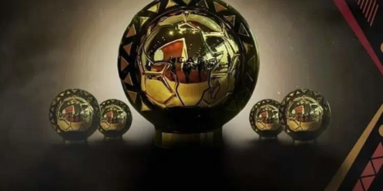 Image de Football. La Confédération Africaine de Football (CAF) a récemment dévoilé la liste des dix joueurs nominés pour le prestigieux Ballon d'Or africain 2024. Parmi eux, l'étoile montante du football ivoirien, Simon Adingra, brille de mille feux. Avec des performances exceptionnelles cette saison, tant avec son club anglais Brighton qu'avec la sélection nationale, l'ailier ivoirien a séduit les amateurs de football par son talent et sa constance. Le 16 décembre prochain, à Marrakech, le monde du football africain connaîtra le nom de celui qui sera consacré meilleur joueur du continent. Simon Adingra : un parcours remarquable La nomination de Simon Adingra parmi les dix finalistes du Ballon d'Or africain 2024 est une reconnaissance bien méritée de son talent et de son travail acharné. Âgé de seulement 23 ans, Adingra s'est imposé comme l'une des valeurs sûres du football africain. Après avoir été découvert dans un centre de formation ivoirien, il a fait ses preuves sur le plan national avant d'attirer l'attention des recruteurs européens. Son transfert à Brighton, en Premiership anglaise, a marqué un tournant décisif dans sa carrière. Avec Brighton, Adingra a su se faire une place dans un championnat aussi exigeant que celui d'Angleterre. Sa capacité à percer les défenses adverses, sa vitesse électrisante et son étonnante aisance technique ont fait de lui l'un des atouts maîtres de son équipe. Cette saison, il a été décisif dans de nombreux matchs, accumulant les buts et les passes décisives. Mais c'est surtout sa prestation lors de la Coupe d'Afrique des Nations (CAN) 2023 qui a séduit les observateurs et lui a permis d'être nominé. En effet, la CAN 2023, remportée par la Côte d'Ivoire, a été un véritable tremplin pour Simon Adingra. Sous la direction de l'entraîneur Emerse Faé, l'équipe ivoirienne a su imposer son jeu et conquérir le continent. Adingra, par son impact dans le jeu offensif des Éléphants, a été l'un des artisans majeurs de ce succès historique, offrant à son pays son troisième titre continental. La présence de Simon Adingra parmi les finalistes du Ballon d'Or africain n'est pas seulement une fierté pour le joueur, mais pour tout le football ivoirien. Après des années de disette sur le plan international, le sacre de la Côte d'Ivoire à la CAN 2023 et la nomination de ses joueurs dans des compétitions prestigieuses viennent témoigner du renouveau du football ivoirien. Pour la Fédération Ivoirienne de Football, ces distinctions sont le résultat d'une politique de formation renforcée, misant sur le développement des jeunes talents et sur la création d'infrastructures de qualité. Pour Adingra, cette nomination est aussi une reconnaissance de son rôle central dans le football africain. « C'est un honneur pour moi d'être nommé parmi les meilleurs joueurs du continent. Je suis très reconnaissant envers mes coéquipiers et mes entraîneurs qui ont toujours cru en moi », a-t-il déclaré lors d'une interview récente. Cette humilité est l'une des qualités qui ont conquis les fans et qui font de lui l'un des joueurs les plus appréciés de sa génération. Une compétition relevée avec des adversaires de taille Le Ballon d'Or africain 2024 est l'un des titres individuels les plus convoités du continent, et la compétition est de taille. Simon Adingra fait face à des adversaires redoutables, qui ont tous marqué la saison par des performances exceptionnelles. Parmi les nominés, on retrouve des joueurs tels qu'Achraf Hakimi, étoile marocaine évoluant au Paris Saint-Germain, ou encore le Congolais Chancel Mbemba, qui a impressionné avec son club, l'Olympique de Marseille. Ces joueurs sont des figures importantes du football européen et disposent d'une grande expérience au plus haut niveau. Edmond Tapsoba, le solide défenseur burkinabé, est lui aussi de la partie. Il a été l'une des pièces maîtresses de la sélection du Burkina Faso et a évolué à un très haut niveau avec le Bayer Leverkusen, en Bundesliga. Le Guénéen Serhou Guirassy, auteur d'une saison prolifique avec son club, et les Nigérians Ademola Lookman et William Troost-Ekong complètent cette liste élitiste. Tous ces joueurs représentent l'élite du football africain et illustrent la diversité des talents qui émergent sur le continent. À l'heure actuelle, il est difficile de prédire qui remportera la prestigieuse distinction, tant le niveau est élevé et la compétition sérée. Mais une chose est certaine : Simon Adingra a toutes les chances de son côté. Ses performances remarquables, couplées à sa contribution au succès de la Côte d'Ivoire, font de lui un sérieux prétendant. Le Ballon d'Or africain est une distinction prestigieuse qui récompense le meilleur joueur africain de l'année. Plus qu'un simple trophée, il incarne la reconnaissance du talent, du travail et de l'influence qu'un joueur a pu avoir sur le continent et au-delà. Pour Simon Adingra, recevoir ce trophée serait l'accomplissement d'un rêve, mais aussi la confirmation de sa progression fulgurante. Pour la Côte d'Ivoire, voir l'un de ses fils remporter le Ballon d'Or africain serait un moment d'une grande symbolique. Après Didier Drogba et Yaya Touré, qui ont brillamment représenté la nation au niveau international, Simon Adingra pourrait être le nouveau porte-étendard du football ivoirien. Sa nomination parmi les dix finalistes est déjà une victoire en soi, mais l'objectif ultime reste de ramener le trophée sur la terre des Éléphants. « Ce serait incroyable de suivre les traces des légendes comme Drogba et Yaya. Je fais de mon mieux pour continuer leur héritage et faire honneur au football ivoirien », a confié Adingra. Pour les jeunes joueurs ivoiriens, cette nomination est un exemple inspirant qui montre qu'avec de la détermination et du travail, tout est possible. Le dynamisme du football africain mis en avant La liste des dix finalistes du Ballon d'Or africain 2024 montre à quel point le football africain est en constante évolution et regorge de talents. Que ce soit en Afrique de l'Ouest, du Nord ou en Afrique centrale, des joueurs brillent dans les plus grands championnats européens et réussissent à s'imposer face à des adversaires de taille. Le dynamisme du football africain est le reflet des efforts consentis par les fédérations pour améliorer la formation, développer des infrastructures et offrir des opportunités aux jeunes. Les joueurs nommés cette année pour le Ballon d'Or africain sont le fruit de ce travail acharné. Ils symbolisent non seulement la richesse et la diversité du football africain, mais aussi la capacité des talents africains à s'imposer sur la scène mondiale. Le parcours de Simon Adingra est l'exemple parfait de la trajectoire d'un joueur parti de la Côte d'Ivoire pour se hisser au plus haut niveau européen. Le 16 décembre prochain, Marrakech sera le centre d'attention de toute la sphère footballistique africaine. La cérémonie des CAF Awards 2024 promet d'être un événement éblouissant, où le meilleur du football africain sera célébré. En plus du Ballon d'Or africain, plusieurs autres catégories seront mises en avant, dont le meilleur jeune joueur, le meilleur entraîneur et la meilleure équipe nationale. Cette soirée sera l'occasion de récompenser ceux qui ont contribué à faire rayonner le football africain au cours de l'année écoulée. La présence de Simon Adingra parmi les nominés ajoutera une saveur particulière à l'événement. Les supporters ivoiriens espèrent voir leur héros brandir le trophée et perpétuer la tradition de succès du football ivoirien. Marrakech sera donc le théâtre d'une soirée chargée d'émotions, de suspense et de célébrations, où chaque finaliste espérera être consacré. Alors que la cérémonie approche, une question persiste : jusqu'où Simon Adingra pourra-t-il aller ? Au-delà de cette nomination, son avenir s'annonce radieux et plein de promesses. La reconnaissance à laquelle il a accédé cette année n'est qu'une étape de plus dans une carrière qui semble déjà taillée pour les plus grands succès. Pour la Côte d'Ivoire, l'émergence de talents comme Adingra est le signe d'une renaissance footballistique et d'une promesse d'un avenir meilleur. Cependant, pour le football ivoirien, il reste encore des défis à relever. Comment la Côte d'Ivoire peut-elle continuer à produire des talents de la trempe de Simon Adingra et à rivaliser sur la scène internationale ? La réponse réside sans doute dans la poursuite des efforts de formation, l'amélioration des infrastructures et l'encouragement des jeunes à se tourner vers le sport. La question se pose désormais : quel sera l'impact de cette nouvelle génération de joueurs sur le futur du football ivoirien, et jusqu'où les Éléphants pourront-ils aller pour écrire une nouvelle page de leur histoire ?