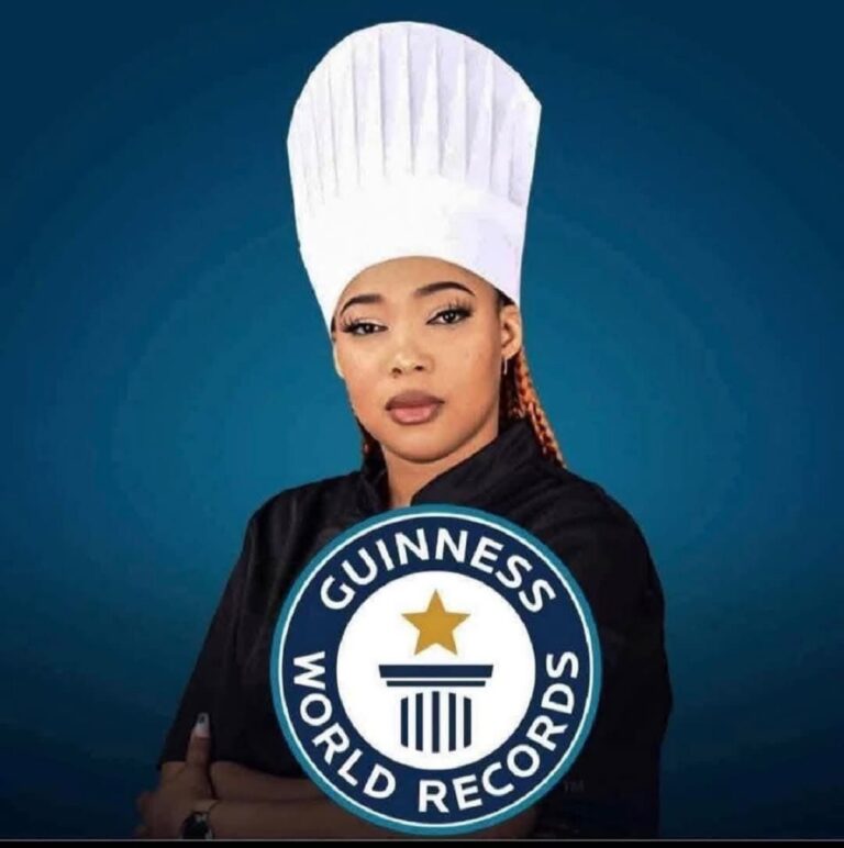 Image de Célébrités. L'exploit de Zeinab Bancé, récemment reconnu par le Guinness World Records, a suscité une onde de choc qui dépasse largement les frontières de la Côte d'Ivoire et de l'Afrique. Son record, bien que marquant, ne s’accompagne d’aucune récompense financière directe de la part de l’organisme mondial. Cependant, cette reconnaissance pourrait bien ouvrir de nouvelles portes à la cheffe, grâce aux retombées médiatiques et aux opportunités professionnelles. Un regard sur ce phénomène révèle la manière dont cet exploit modifie la trajectoire d’une entrepreneure et les implications de ce type de reconnaissance. Comment la notoriété et les avantages financiers peuvent-ils découler d’un simple certificat ? Une Reconnaissance Mondiale, Pas de Récompense Financière Directe Contrairement à l’idée reçue, les détenteurs de records du Guinness World Records ne reçoivent aucune compensation monétaire pour leurs performances exceptionnelles. C'est un fait bien documenté : cet organisme prestigieux offre exclusivement un certificat attestant de l'exploit réalisé. Ce certificat représente bien plus qu'une simple validation ; il constitue une reconnaissance mondiale qui propulse la personne qui le reçoit sous les projecteurs internationaux. Mais cette absence de rétribution financière directe ne signifie pas que l'exploit de Zeinab Bancé soit dénué de bénéfices matériels. En réalité, les véritables récompenses découlent souvent des retombées médiatiques qui suivent une telle reconnaissance. La notoriété générée par le Guinness World Records peut ouvrir de nombreuses portes : partenariats commerciaux, parrainages, ou encore opportunités professionnelles, toutes susceptibles de transformer la vie d’un détenteur de record. En seulement quelques jours après la reconnaissance de son exploit, Zeinab Bancé a vu sa visibilité exploser. Loin d’être une inconnue dans le milieu gastronomique ivoirien, elle est désormais une figure incontournable de la scène médiatique africaine. Ses abonnés sur les réseaux sociaux en témoignent : plus de 250 000 personnes la suivent aujourd'hui sur Facebook, où chaque publication génère au minimum 1 000 interactions. Cette progression fulgurante montre à quel point un exploit, même sans récompense pécuniaire immédiate, peut catalyser une ascension médiatique. Les retombées de son exploit ne se limitent pas à une simple augmentation du nombre d’abonnés. Plusieurs personnalités publiques, parmi lesquelles des ministres, des artistes, et même la Première Dame de la Côte d'Ivoire, ont exprimé leur soutien à Zeinab Bancé. Ces soutiens ont pris la forme de déclarations publiques, mais aussi de participations à son challenge, illustrant un véritable engouement autour de sa performance. Des Cadeaux et Récompenses Imposantes : Un Gage de Reconnaissance Bien que le Guinness World Records ne verse aucune compensation financière, les récompenses matérielles dont Zeinab Bancé bénéficie après son exploit sont impressionnantes. Grâce à l’engagement de Hassan Hayek, un homme d’affaires connu pour ses nombreuses actions de soutien dans divers domaines, la cheffe a d’ores et déjà reçu des cadeaux d'une grande valeur. Lors de son exploit, elle a ainsi été récompensée par une moto d’une valeur de 800 000 F CFA, un million de francs CFA en espèces, un matelas dorsomédical, un week-end au spa, et un billet d’avion. Ces récompenses ne sont que la partie visible de l'iceberg, car selon Hassan Hayek, une tournée est prévue pour récupérer d'autres cadeaux, preuve supplémentaire de la solidarité et de l’admiration que suscite Zeinab Bancé. Si la reconnaissance internationale a propulsé Zeinab Bancé sous les feux des projecteurs, elle a également mis en lumière son restaurant, L’Otre Rive, un établissement jusque-là relativement discret. Désormais, le restaurant de la cheffe est attendu avec impatience par ses nouveaux admirateurs. Une telle visibilité offre un véritable levier pour attirer une clientèle toujours plus large, et potentiellement internationale. Le défi sera désormais pour Zeinab de capitaliser sur cette notoriété et d'utiliser sa nouvelle image pour dynamiser son entreprise. Les retombées économiques de son exploit ne se limiteront sans doute pas aux récompenses directes ou aux visites dans son restaurant. Une telle médiatisation pourrait aussi générer des opportunités de collaborations, de partenariats avec d’autres chefs ou entreprises, et pourquoi pas, une expansion de son activité à l'international. Ce sont autant de portes qui s’ouvrent à elle grâce à un simple exploit qui aurait pu paraître anecdotique, mais qui est en réalité un véritable tremplin pour sa carrière. Un Phénomène Social : Le Pouvoir des Médias et des Réseaux Sociaux L’exploit de Zeinab Bancé démontre également la puissance des médias et des réseaux sociaux dans la construction de l’image d’un individu. À l’ère de la communication instantanée, une personne peut se retrouver sous les projecteurs mondiaux en quelques heures, sans avoir besoin d’une publicité traditionnelle ou d’une couverture médiatique classique. La viralité d'un événement peut permettre à une personnalité jusqu’alors méconnue de se faire une place dans le paysage médiatique international. Ce phénomène ne concerne pas uniquement Zeinab Bancé, mais reflète une tendance générale dans le monde moderne, où les médias sociaux jouent un rôle crucial dans la manière dont les célébrités et les entrepreneurs se construisent une image et développent leurs projets. Les réseaux sociaux permettent de créer un lien direct avec l’audience, d’obtenir un retour immédiat, et d’engager un dialogue qui transcende les frontières géographiques et culturelles. Pour Zeinab, ces canaux sont devenus essentiels dans la gestion de sa notoriété, et peuvent potentiellement être la clé de son succès à long terme. Au final, si Zeinab Bancé ne reçoit pas de récompense financière directement de la part du Guinness World Records, son exploit ne passe pas inaperçu. La cheffe bénéficie déjà de récompenses matérielles et de la reconnaissance de la part de sa communauté, ce qui pourrait bien transformer son parcours professionnel et personnel. En fait, l’histoire de Zeinab est celle de la puissance des retombées médiatiques : une reconnaissance mondiale qui, au-delà du simple certificat, génère une multitude de bénéfices matériels et symboliques. Derrière cet exploit, c’est toute une réflexion sur l’impact des records, des performances humaines exceptionnelles, et de la manière dont elles sont devenues des moteurs de visibilité et d’opportunités professionnelles. L'exemple de Zeinab Bancé soulève une question fondamentale : Comment une simple reconnaissance peut-elle devenir un tremplin pour des opportunités économiques et sociales à l'échelle mondiale ?