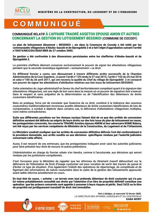 Image de Société. Le lotissement Bessikoi, situé dans la commune de Cocody en Côte d’Ivoire, est au cœur d’une controverse foncière qui oppose depuis des années les communautés villageoises d’Abobo-Baoulé et de Djorogobité 2. Dans un communiqué publié le 12 février 2025, le Ministère de la Construction, du Logement et de l’Urbanisme a apporté des éclaircissements sur cette affaire complexe, impliquant notamment les consorts Traoré Assétou épouse Amon. Alors que les tensions persistent autour de la délivrance des attestations villageoises et des droits de propriété, le gouvernement rappelle les procédures légales en vigueur et met en garde contre les transactions immobilières frauduleuses. Cette affaire soulève des questions cruciales sur la gestion foncière et les défis liés à la coexistence des droits coutumiers et modernes en Côte d’Ivoire. Les origines du conflit : un lotissement approuvé, des tensions persistantes Le lotissement Bessikoi, approuvé par arrêté en 2005, devait initialement répondre aux besoins croissants en logements dans la commune de Cocody, l’une des zones les plus prisées d’Abidjan. Cependant, ce projet ambitieux a rapidement été entaché par des conflits entre les communautés villageoises d’Abobo-Baoulé et de Djorogobité 2. Chacune de ces chefferies revendique le pouvoir exclusif de délivrer les attestations villageoises, un document essentiel pour légitimer les droits fonciers dans le cadre des transactions immobilières. La Cour suprême ivoirienne est intervenue à plusieurs reprises pour trancher ce différend, reconnaissant systématiquement au chef de Djorogobité 2 le pouvoir de signer ces attestations. Malgré ces décisions judiciaires, la situation reste tendue, notamment en raison de la délivrance d’attestations multiples et parfois contradictoires. Cette pratique a engendré des litiges entre les acheteurs de terrains et les communautés, créant un climat d’incertitude et de méfiance. Les consorts Traoré Assétou épouse Amon, qui estiment que leurs droits ont été bafoués, font partie des parties prenantes les plus actives dans ce conflit. Ils ont été reçus par le Ministère de la Construction, du Logement et de l’Urbanisme, tout comme leur adversaire Kome Bakary, dans le cadre d’une tentative de médiation. Cependant, les divergences restent profondes, et les deux camps continuent de se battre pour faire valoir leurs droits. Le rôle du gouvernement : clarification des procédures et mise en garde Dans son communiqué, le Ministère de la Construction, du Logement et de l’Urbanisme a tenu à rappeler les procédures légales encadrant la gestion du lotissement et des titres de propriété. Selon le gouvernement, les arrêtés de concession définitive ont été délivrés conformément aux décisions judiciaires déjà rendues et aux procédures en vigueur. Le communiqué souligne également que les parties concernées ont saisi la justice pour faire valoir leurs droits, et que le Ministère respectera les décisions à venir des tribunaux compétents. Par ailleurs, profitant de l'affaire Traoré Assetou, le gouvernement a mis en garde contre les transactions immobilières réalisées auprès de prétendus détenteurs de droits coutumiers qui ne disposent pas d’un titre de propriété définitif. « Seul l’Arrêté de Concession Définitive (ACD) ou un titre foncier confère un droit réel sur un bien immobilier », rappelle le communiqué. Cette mise en garde vise à protéger les acheteurs potentiels contre les pratiques frauduleuses et à garantir la transparence dans le marché foncier. Cette clarification intervient dans un contexte où les litiges fonciers sont fréquents en Côte d’Ivoire, notamment en raison de la coexistence des droits coutumiers et modernes. Les autorités espèrent ainsi rétablir la confiance des citoyens dans les institutions et prévenir de futurs conflits. Les enjeux de la gestion foncière en Côte d’Ivoire : entre tradition et modernité L’affaire du lotissement Bessikoi met en lumière les défis liés à la gestion foncière en Côte d’Ivoire, un pays où les droits coutumiers et modernes coexistent souvent difficilement. D’un côté, les communautés villageoises revendiquent leurs droits ancestraux sur les terres, tandis que de l’autre, l’État cherche à moderniser le système foncier pour répondre aux besoins d’urbanisation et de développement économique. Cette tension entre tradition et modernité est exacerbée par la forte demande en terrains dans les zones urbaines, où les prix flambent et les spéculations sont monnaie courante. Les litiges fonciers, comme celui du lotissement Bessikoi, illustrent les difficultés à concilier ces deux systèmes et à garantir une gestion équitable et transparente des terres. Pour résoudre ces problèmes, des réformes structurelles sont nécessaires. Parmi les pistes envisagées figurent la clarification des droits fonciers, la modernisation des registres cadastraux et la sensibilisation des populations aux procédures légales. Cependant, ces réformes doivent être menées en tenant compte des réalités locales et des traditions coutumières, afin d’éviter de créer de nouvelles tensions. Alors que le gouvernement ivoirien s’efforce de clarifier les règles et de prévenir les conflits fonciers, une question demeure : comment concilier efficacement les droits coutumiers et modernes pour garantir une gestion foncière juste et durable en Côte d’Ivoire ?