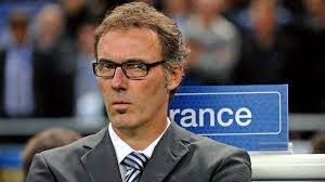 Image de Football. Laurent Blanc, l'entraîneur du PSG, en fin de contrat dans huit mois, va passer un test crucial mardi soir à Madrid. Sa direction étudie le profil d'autres techniciens pour la saison prochaine.