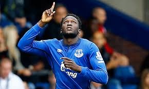 Image de Football. Il est probable que Lukaku l'attaquant belge de Everton ne soit plus chez les toffees la saison prochaine vu qu'il intéresse plusieurs club dont le PSG et la Juventus. Seulement Everton sera prêt à à offrir son joueur à celui qui sera prêt à payer 45 millions d'euros. Le marché est donc ouvert et le montant fixé. Avis donc au plus offrant.