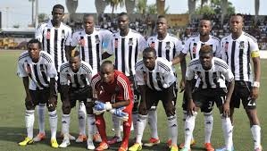 Image de Football. Le TP Mazembe vient de remporter le trophée de la ligue des champions d'Afrique à l'issu d'un match retour à domicile contre l’USM Alger qu'il a remporté (2:0). Rappelons que le TP Mazembe avait remporté le match aller par le score de 2:1. C'est le 5e titre continentale de l'équipe qui égale le club égyptien Zamalek au nombre de trophées remportés dans cette compétition.