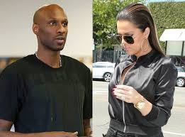 Deuxième Image de Célébrités. Alors qu'elle entretient une relation avec James Harden et cela depuis des mois maintenant, Khloe vient de mettre une pause à sa relation avec James pour rester au chevet de Lamar Odom actuellement dans le coma qui plus être est encore légalement son époux. Espérons que cela ne marque pas une fin avec l'un et une reprise avec l'autre même si c'est vrai que les Kardashian sont actuellement la seule famille que le basketteur puisse avoir.