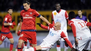 Deuxième Image de Football. Après trois matches sans succès, Lens (15e) s'est donné un peu d'air au classement en gagnant 1-0 contre Nancy. Cyprien a marqué avec chance, sur la seule frappe cadrée des Lensois…