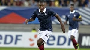 Deuxième Image de Football. Le sélectionneur des bleus, Didier Deschamps s'est exprimé au sujet de la situation de footballeur Imbula qui hésite à choisir entre la sélection belge et française pour sa participation au futur euro. Selon Didier Deschamps, il ne mettrait pas de pression au joueur qu'il pense avoir le droit de choisir dans quelle sélection évoluée. Rappelons que le jeune joueur avait déjà évolué au sein de la sélection junior de l'équipe de français.