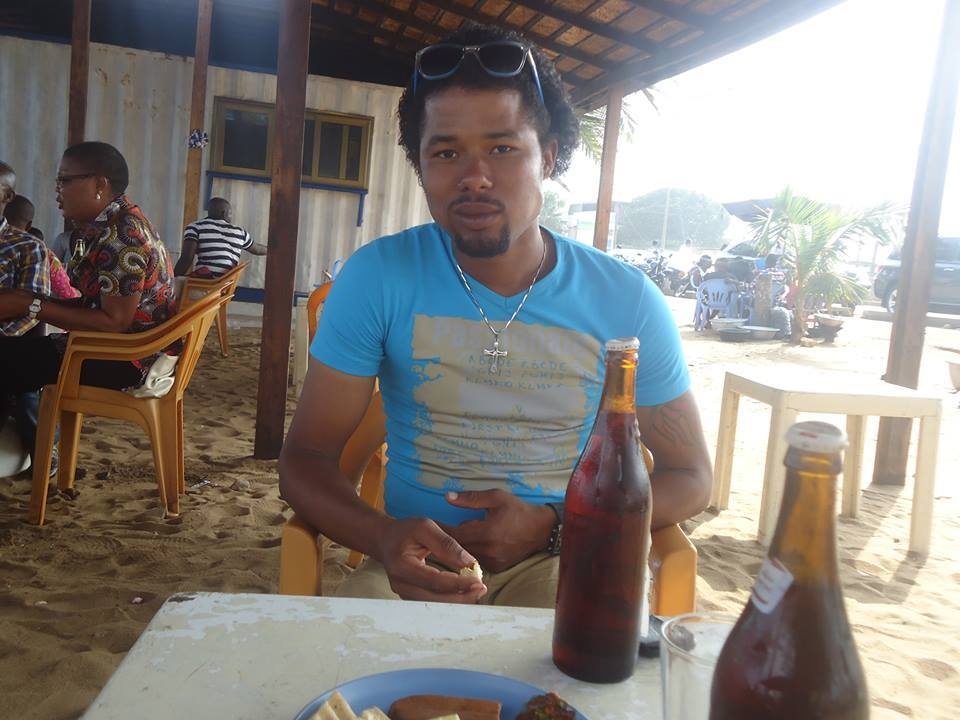 Deuxième Image de Rencontres. Salut mon nom est steven mon pere est francais ma mere est togolaise jaimerai liér une amitier avec tous le monde je vie au togo