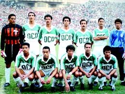 Image de Football. Le championnat marocain de foot vient de connaître une rencontre assez importante du foot national: la finale de la coupe du Trône. Un trophée remporte par l'OC Khourigba qui a battu le FUF Rabat au tirs au but 4 tirs contre 1 après un score de nul (0:0) sur l'ensemble du temps réglementaire. C'est la 2e victoire de l'oc Khouribga après celle de 2006. L'équipe a ainsi obtenu son billet pour la coupe de confédération africaine (CAF).