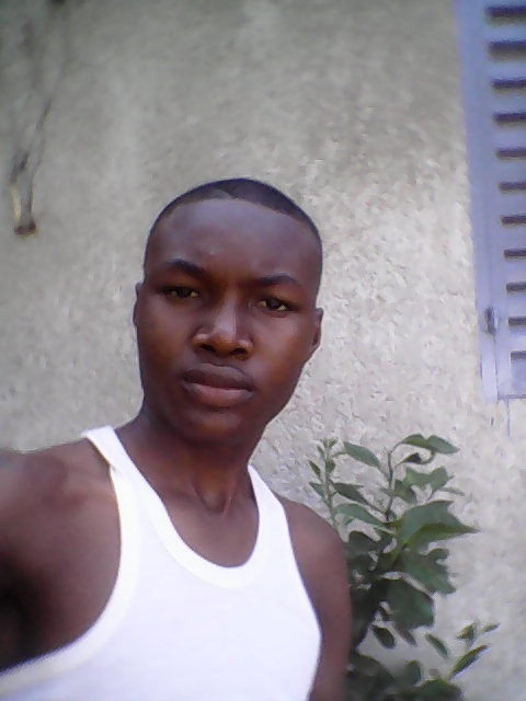 Deuxième Image de Rencontres. Slt! pseudo:jystar je vis à conakry (Guinée) Objetif: je cherche une meuf belle et gentil a mon propos : je suis un élève et joueur,intelligent et swag boy. plus :mes adresses: ojosephyomba@gmail.com et aussi 00224654021845