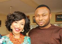 Image de Célébrités. Olakunle Churchill, le mari de Tonto Dikeh, l’actrice Nollywood, a été victime d’agression de la part d’hommes armés au sein de l’aéroport de Kotoka au Ghana. Par la grâce de Dieu, l’homme se porte bien. Un soulagement pour l’actrice, très ravi que rien de pire ne soit arrivé à son homme.