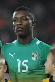 Image de Football. Le footballeur ivoirien Max Alain Gradel, actuellement à Abidjan pour sa rééducation après sa blessure au genoux il y a de cela deux mois, a eu le plaisir d’apprendre qu’il fait partie de la liste de 37 joueurs prétendant au titre de meilleur joueur africain 2015.