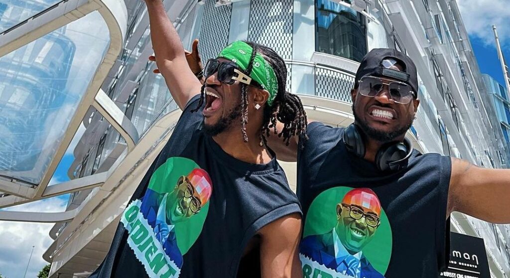 Image de Célébrités. Le chanteur nigérian Paul Okoye a affirmé que son frère jumeau, Peter Okoye, et lui, se sont réconciliés pour de bon. Il a révélé lors d’une interview avec la star des médias, Maria Okan, qui a reparlé de leur séparation qui a duré six ans. Rappelons que Peter et Paul se sont réconciliés en novembre 2021 après 6 ans de séparation. Questionné sur la raison de leur séparation, Paul Okoye révéle que le Diable s’était interposé entre son frère et lui. Il a ensuite déclaré que P-Square est de retour pour toujours et qu’ils ont fait honte au diable.