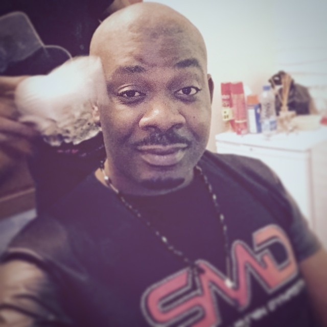 Image de Célébrités. En effet, le patron de Marvin, Don Jazzy a publié sur les réseaux sociaux l’image de sa nouvelle coupe de cheveux. Le moins que nous puissions dire c’est qu’elle n’est pas mal. N’est-ce ? J’espère que vous serez d’avis avec moi.