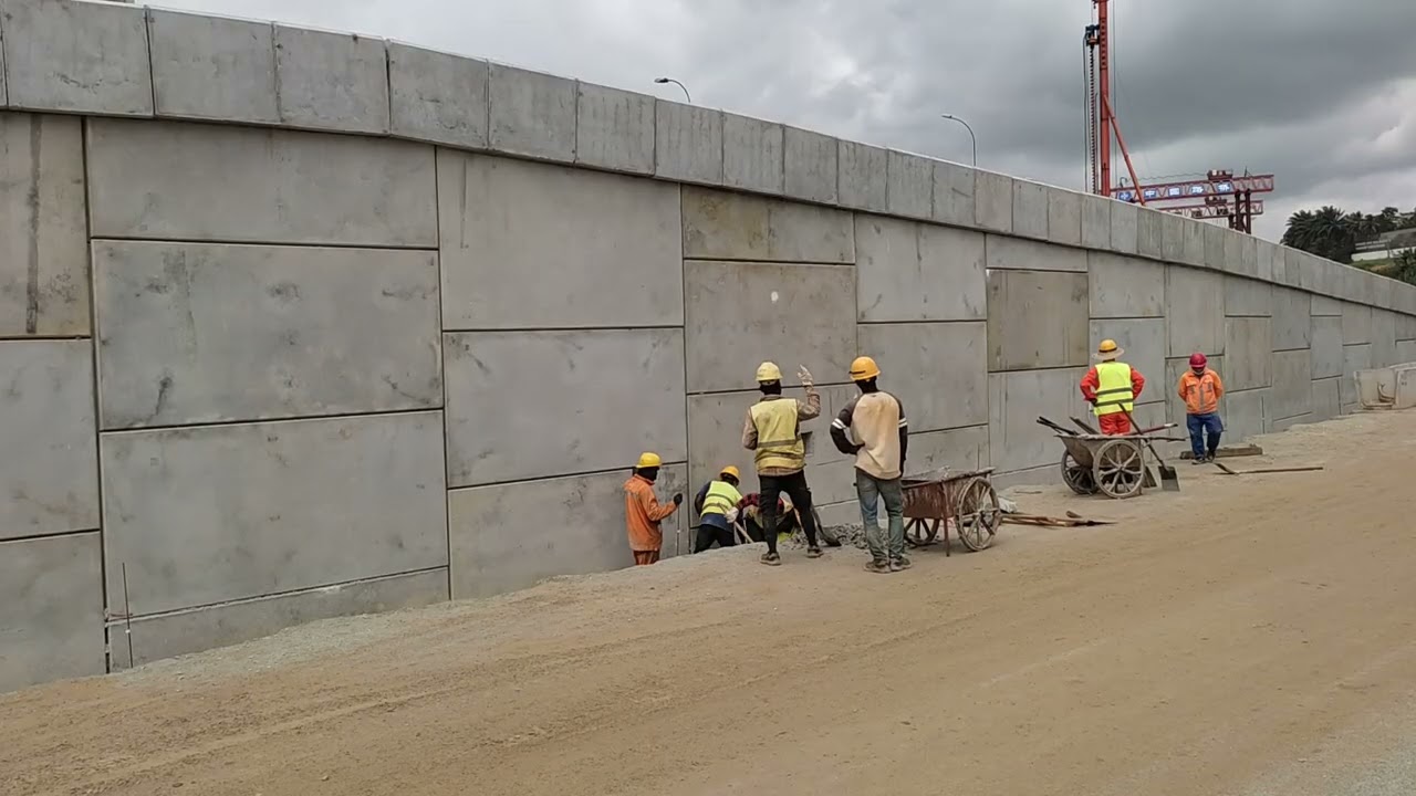 Image de Politique. Sous la gouvernance du Président Alassane Ouattara, un 5ème Pont sortira bientôt de terre. Ce gigantesque ouvrage de plus d'un demi-kilomètre reliera la commune du Plateau à celle de Cocody. Le 5ème Pont, une autre promesse de Ouattara qui se réalise