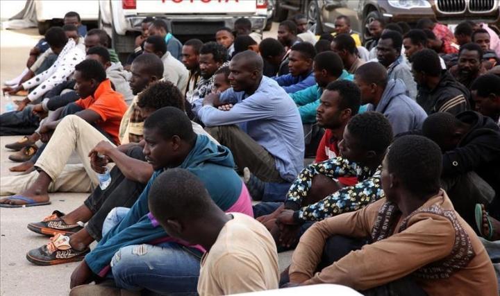 Image de Société. Honnêtement nos frères et sœurs Africains de la Côte d'Ivoire sont entrain de donner du temps à Alassane Ouattara et son clan. TROP de temps même !!! Mes condoléances à toutes les familles endeuillées, j'ai mal au cœur de voir ce qui se passe chez vous et je compatis, moi je pense qu'il faudra intervenir au niveau du gouvernement de Macron, former un collectif ivoirien pour revendiquer vos droits et tout ce qui se passe chez vous avant la guerre civile, je suis dépassé, yako et bon courage que Dieu vous protège 🙏😢💔 Je vous en supplie, très chères sœurs et chers frères Ivoiriennes et Ivoiriens. Je sais que la situation est très douloureuse et que nous semblons être abandonnés de tous, et même par la vie qui paraît nous avoir aussi oubliés. Mais ce n'est qu'une impression, car le Seigneur Jésus, celui - là même par le sang et sacrifice duquel nous sommes justifiés devant son Père (l'Éternel) si du moins nous avons foi en lui, lui, ne nous oublie point. L'Éternel et son Fils n'oublient aucun des siens et sont présents à tous les événements, fût - ce la chute d'un cheveu. L'Éternel aime la justice et n'abandonne point ses fidèles ; ils sont toujours sous sa garde et leurs souffrances, leur vie et leurs mort ont du prix à ses yeux, comme aux yeux de son Fils, qui par amour pour nous, a justement accepté de donner sa vie en rançon pour nous racheter de l'esclavage du péché et de la mort. Même si ce sont les français qui nous ont fait connaître Jésus grâce à l'évangélisation, nous pouvons rejeter les français ; mais soyons sages, ne renions point le Christ à cause des français qui, je le reconnais, ont une grande responsabilité dans l'enfer que nous vivons, aussi bien les Ivoiriens qui vivent en CIV., tout comme ceux qui vivent comme exilés ou refugiés dans d'autres pays africains, complices et unis au nauséabond baal burkinabé et Moronaba de Sindou par la jalousie et la haine qu'ils nourrissent tous pour la terre d'Éburnie et ses enfants biologiques et naturelles. JÉSUS EST ET SERA NOTRE FORCE, NOTRE FORTERESSE, NOTRE ESPÉRANCE ET NOTRE JOIE. C'EST DE LUI QUE VIENDRA NOTRE DÉLIVRANCE. Persévérons donc dans la prière. Le burkinabé et ses frères et complices CEDEAO, union africaine, union européenne et ONU récolteront bien vite ce qu'ils ont commencé à semer depuis 1999.