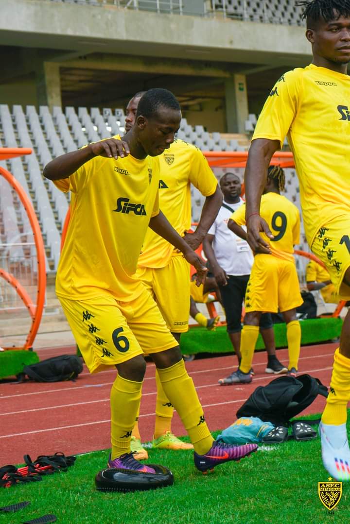 Image de Football. L'Asec Mimosas et le DC Motema Pembe se neutralise (0:0) au compte de la 1ère journée de la coupe de confédération. Les Ivoiriens, qui partaient favoris, même après avoir dominé toute la rencontre, n'ont pas pu marquer le but qui leur aurait permis d'empocher les 3 points de la rencontre. Comme on le dit, dominer n'est pas gagné. On espère juste qu'on ne regretta pas ce résultat. Que retenez vous de ce premier match des représentants ivoiriens?