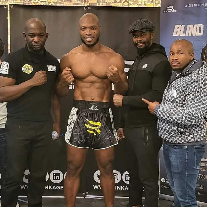 Deuxième Image de Sport. L'ivoirien Oly La Machine a remporté son combat par KO face au français Romain Falendry au second round à Paris, ce 18 Fevrier 2023. Ce fut un moment de plaisir pour les supporteurs de l'ivoirien qui voient leur athlète se rattraper de son dernier combat qui s'était soldé par une défaite de l'ivoirien. Toutes nos félicitations au champion et espérons qu'il sera à nouveau sur une dynamique de victoire. Les fans réclament un combat contre le camerounais Francis Nganou, mais est ce possible? Si oui, quel est votre pronostic?