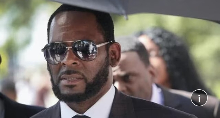 Image de Célébrités. La sentence est tombée ce jour. Alors que la star américaine du RnB avait déjà été condamnée à 30 ans de prison pour crimes sexuels, R.Kelly se voit à nouveau condamné à 20 ans de prison, cette fois, pour pédopornographie. C'est vraiment une triste fin de carrière pour l'auteur de plusieurs grands hits comme "I Believe I Can Fly", "The World's Greatest", "Burn It Up" qui nous ont fait danser par le passé. Quelle chanson de l'artiste preférez-vous?