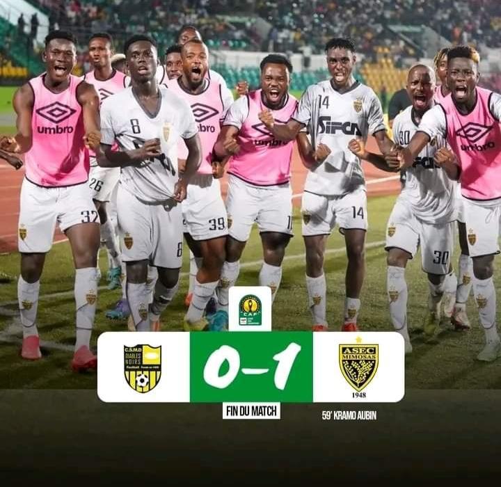 Image de Football. Alors que nombreux s'inquiétaient de la performance de l'ASEC Mimosas en coupe de confédération, c'est avec grande surprise que nous constatons que le représentant ivoirien est désormais premier de son groupe après sa victoire face aux Diables Noirs lors de la 4ème journée de la compétition. Nous espérons que cette équipe continuera sur cet élan pour les 2 derniers match à venir. Croyiez vous au retour de l'ASEC dans cette compétition?