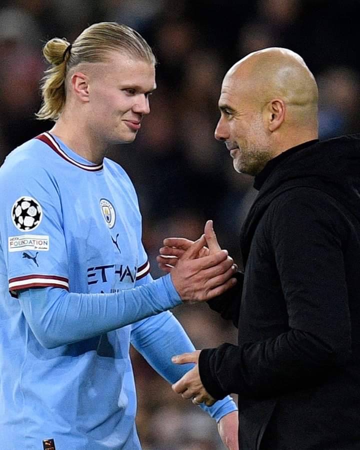 Deuxième Image de Football. L'attaquant norvégien de Manchester City, Erling Haaland, inscrit un quintuplé et permet à son équipe de battre Leipzig 7 buts à 0 en match retour des huitièmes de finale de la ligue des champions. Erling devient ainsi le troisième joueur de l'histoire de la compétition à accomplir une telle performance. Une performance qui permet ainsi aux Citizens de se qualifier pour les quarts de finale. Que dire donc de cet exploit de Erling?