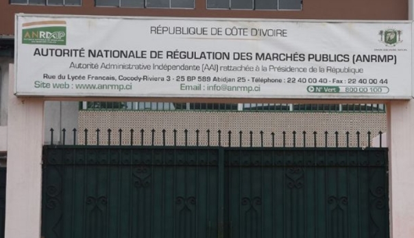 Image de Business/Investissement. La cellule de recours et sanctions de l'ANRMP (Autorité Nationale de Régulation des Marchés Publics) a suspendu trois entreprises de toute attribution de marché public sur une période de 2 ans. Cette sanction tombe à l'issu d'une constatation de fraude sur document afin d'acquérir un marché public de plus 7 milliards FCFA qui d'ailleurs avait été attribué aux dites sociétés. Il s'agit de : Good Value LDA Portugal, Good Value LDA Côte d'Ivoire et Gecaumine SA. Un examen des dossiers à été poussé après une dénonciation anonyme. Que dire de l'attribution des marchés publics en Côte d'Ivoire? Business ou mérite?