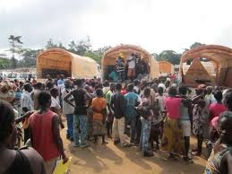 Image de Politique. Des refugiés ivoiriens au Liberia ont regagné volontairement la terre natale avec l’appui du HCR. C’est une opération dans la continuité de ce qui se faisait déjà avant l’avènement de l’Ebola qui a obligé les autorités ivoiriennes et l’HCR à suspendre l’opération pour risque de maladie.