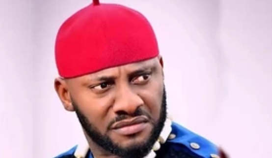 Image de Célébrités. Le célèbre acteur de Nollywood, Yul Edochie a fait une sortie afin d'encourager les hommes à démontrer leur amour a la femme quand ils sont véritablement amoureux. Soyez sincères face à la femme que vous aimez, dites lui ce que vous vivez, n'ayez pas honte de votre situation car elles ne sont pas toutes intéressées par l'argent. Soyez vrai si vous désirez entreprendre une relation sérieuse. C'est ainsi le conseil qu'a partagé l'acteur à tous les hommes qui parfois se sentent dans l'obligation de mentir à la femme pour l'avoir. Que pensez vous de ces conseils?