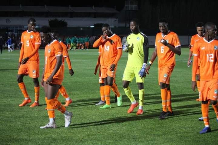 Image de Football. Les éléphants U23 viennent de réaliser une extraordinaire performance en remportant le tournoi Morocco Challenge Tour. Après leur victoire face au Maroc (3-2) les ivoiriens terminent en tête du classement grâce à une autre victoire face au Togo (3-0) pour le compte de la troisième journée de la compétition. Visiblement la relève de prépare au sein des éléphants. Pensez vous que la relève est véritablement au sein des éléphants A?