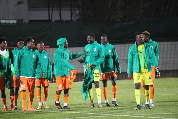 Troisième Image de Football. Les éléphants U23 viennent de réaliser une extraordinaire performance en remportant le tournoi Morocco Challenge Tour. Après leur victoire face au Maroc (3-2) les ivoiriens terminent en tête du classement grâce à une autre victoire face au Togo (3-0) pour le compte de la troisième journée de la compétition. Visiblement la relève de prépare au sein des éléphants. Pensez vous que la relève est véritablement au sein des éléphants A?