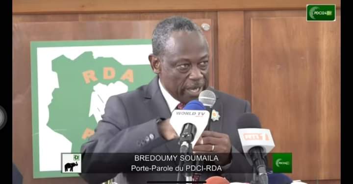 Image de Politique. M. Bredoumy Soumaila, cadre du PDCI, a laissé entendre dans une intervention que son parti prévoit des alliances stratégiques afin de remporter les municipales qui s'annoncent. Le PPA - CI de l'ex président Laurent Gbagbo pourrait être l'un des partis en vue de cette collaboration, car les personnalités sont très importantes dans une alliance. Une alliance entre Laurent Gbagbo et Henri Konan Bédié se voudra assez solide pour aller en guerre. Voici en quelques mots l'idée défendue par le cadre de PDCI de l'opposition ivoirienne. Que pensez vous des alliances en politiques? Hypocrisie ou amitié sincère?