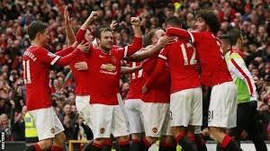 Image de Football. À l’instar de Fc Chelsea, l’équipe de Manchester United vient de perdre contre Swansea (2 :1) le nouveau club d’André Ayew et B.Gomis, les anciens pensionnaires du championnat français. Les deux joueurs sont à la base des deux buts de leur équipe. Cependant, à la différence de Chelsea, c’est la première défaite de la saison pour Manchester United qui nous espérons se donnera les moyes de reconquérir ce titre qui lui échappe depuis maintenant quelques années.