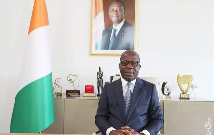 Image de Santé. Selon le Ministre de la Santé ivoirien Pierre Dimba, la mortalité infantile en cote d'ivoire est en parfaite régression depuis 2012. Alors que nous étions à 814/100.000 décès en 2012, cette mortalité est passée à 385/100.000 décès aujourd'hui. Cela s'explique par l'accompagnement médical qui a connu une nette amélioration avec les assurances telles que la CMU, la gratuité des soins pour les femmes enceintes et la réhabilitation des centres de santé. Qu'en dites vous? Que pensez vous du système médical ivoirien en général?