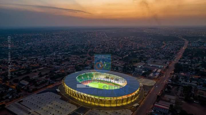 Image de Football. C'est officiel, le stade olympique d'Ebimpé a été choisi afin d'abriter le match d'ouverture et la finale de la prochaine CAN en terre ivoirienne, du 13 Janvier au 11 Février 2024. Pourquoi pas le stade Félix Houphouet Boigny? Pourquoi un tel choix? Que serait selon vous l'atout de ce stade?