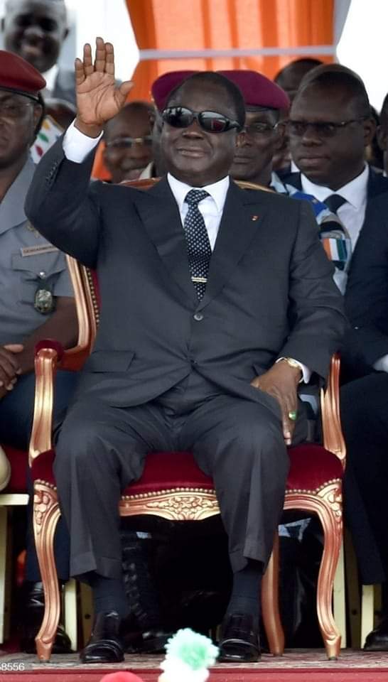 Deuxième Image de Politique. Rien n'est encore officiel mais cela reste une évidence. Le Président Henri Konan Bédié sera reconduit à la tête du Parti Démocratique de Côte d'Ivoire (PDCI), le plus vieux parti politique ivoirien. A plus de 80 ans, le président sortant Henri Konan Bédié a été désigné candidat unique pour l'élection à la présidence du parti prévue lors du 13ème congrès en Juin prochain. Il semblerait qu'à l'instar des autres présidents de parti que sont Laurent Gbagbo et Alassane Ouattara, l'heure n'est pas encore au changement. Ne dit-on pas qu'on ne change pas l'équipe qui gagne? A cette allure, ceux ci finiront pas avoir un statut d'immortels à la tête de leurs différents partis politiques. Qu'en pensez vous?