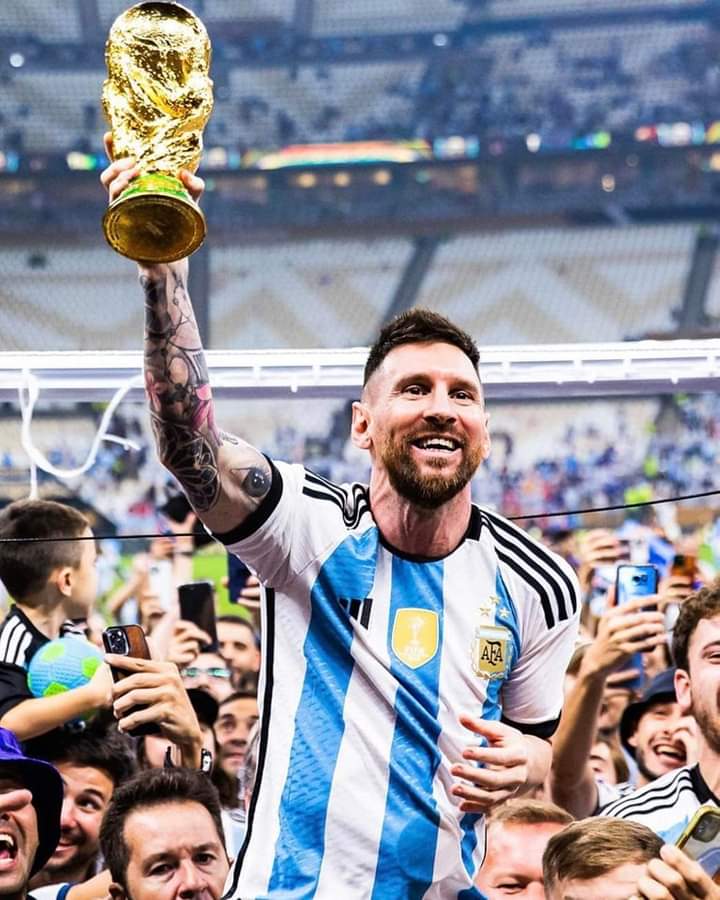 Image de Football. L'Argentine de Lionel Messi devient la première nation de football au monde devant la France (2ème) et le Brésil (3ème). Le Maroc domine au niveau africain devant le Sénégal et la Tunisie. Les éléphants de Côte d'Ivoire se classent au 8è rang africain et 46ème mondial. Toutes nos félicitations à l'Argentine. Pensez vous que le mondial serait la raison de ce repositionnement mondial?